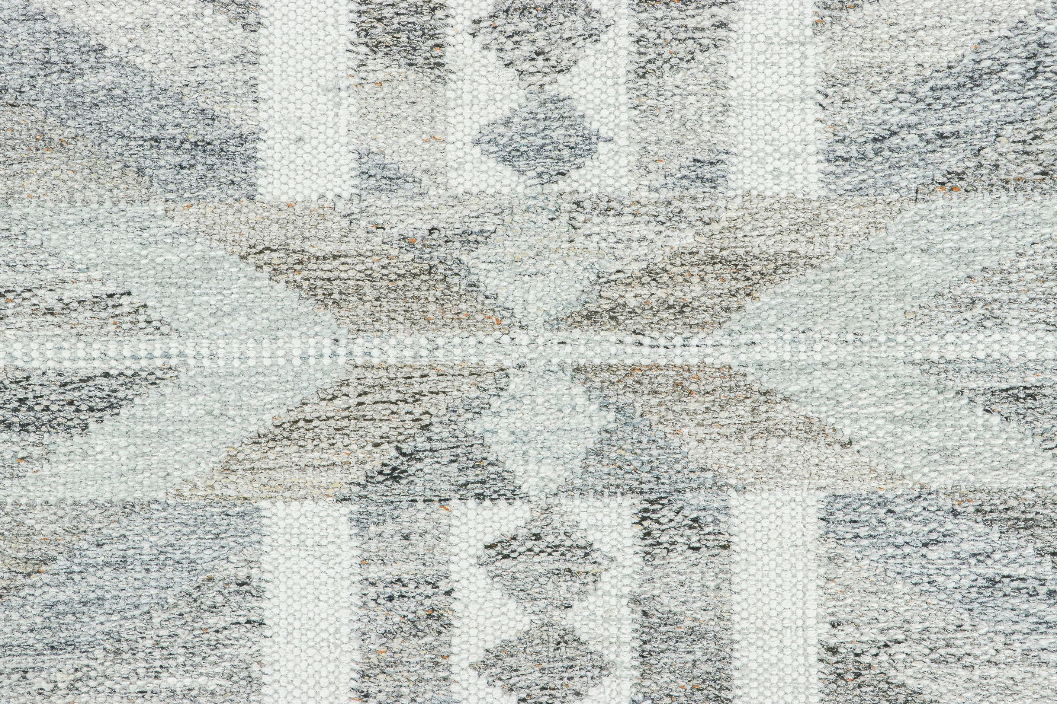 Scandinavo moderno Tappeto per esterni in stile scandinavo di Rug & Kilim, grigio ardesia con motivi geometrici in vendita