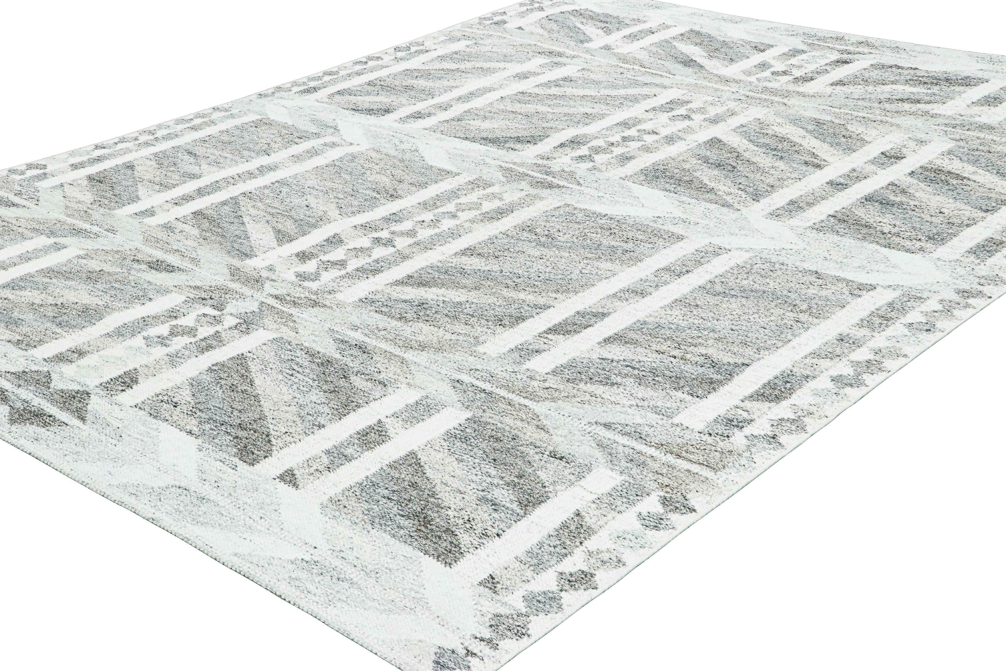 Indiano Tappeto per esterni in stile scandinavo di Rug & Kilim, grigio ardesia con motivi geometrici in vendita