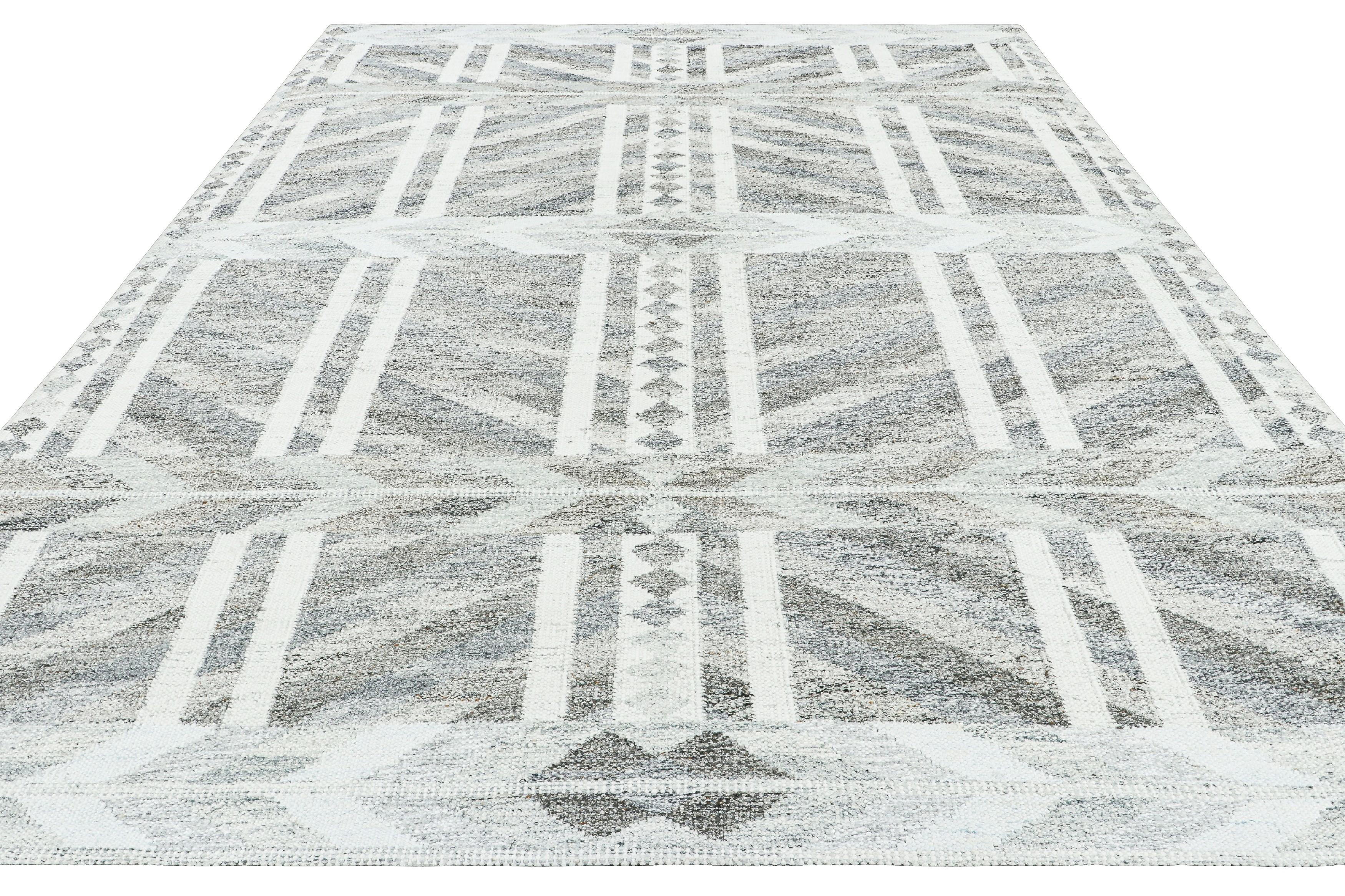 Tessuto a mano Tappeto per esterni in stile scandinavo di Rug & Kilim, grigio ardesia con motivi geometrici in vendita