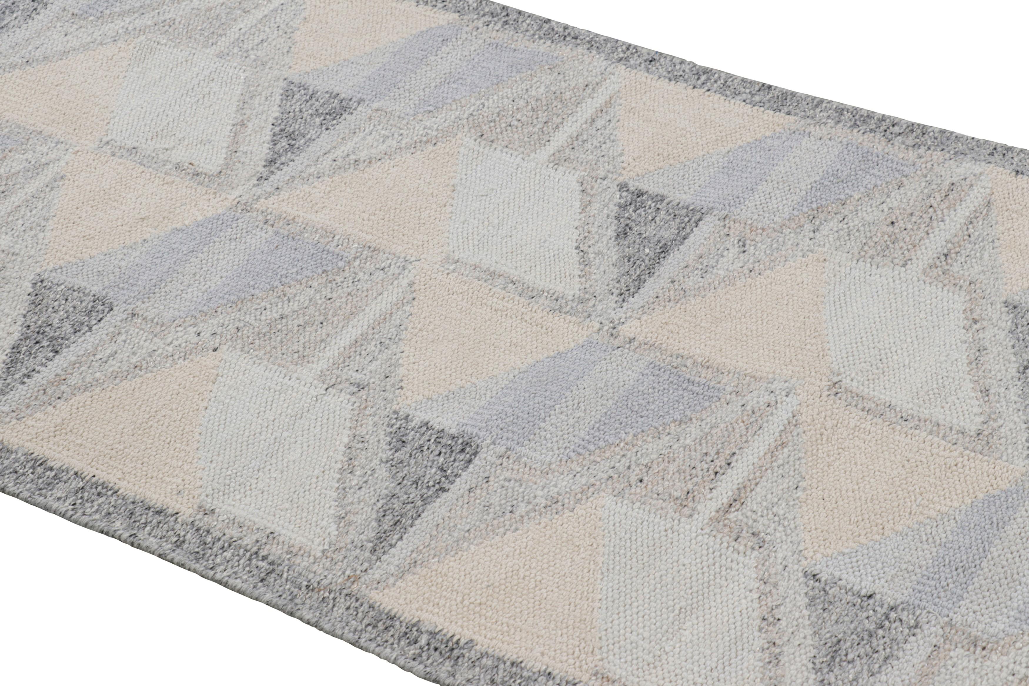 Realizzato con lana intrecciata a mano e filati naturali non tinti, questo tappeto runner 3x6 è una nuova ed entusiasmante aggiunta alla linea a trama piatta della collezione di tappeti scandinavi di Rug & Kilim: una rivisitazione contemporanea del