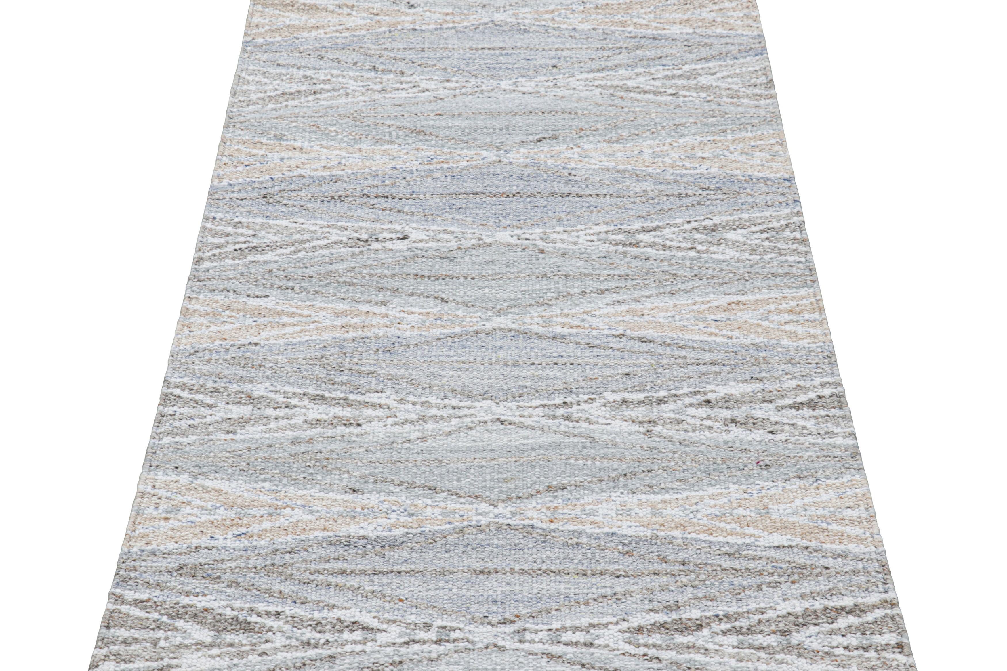 Indien Tapis d'extérieur de style scandinave à motif géométrique bleu et gris de Rug & Kilim en vente