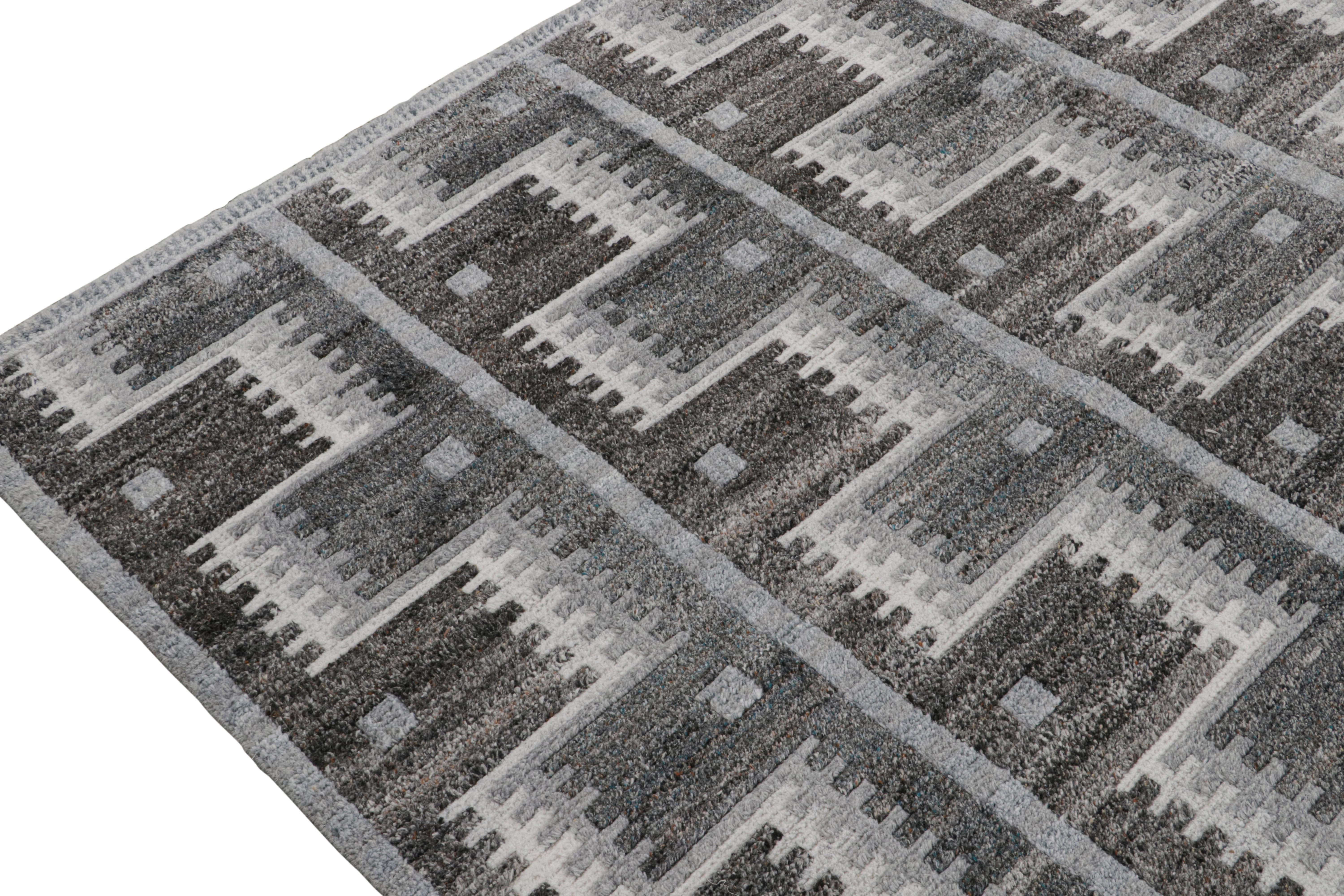 Rug & Kilim's Outdoor-Teppich im skandinavischen Stil mit grauen, geometrischen Mustern (Handgeknüpft) im Angebot