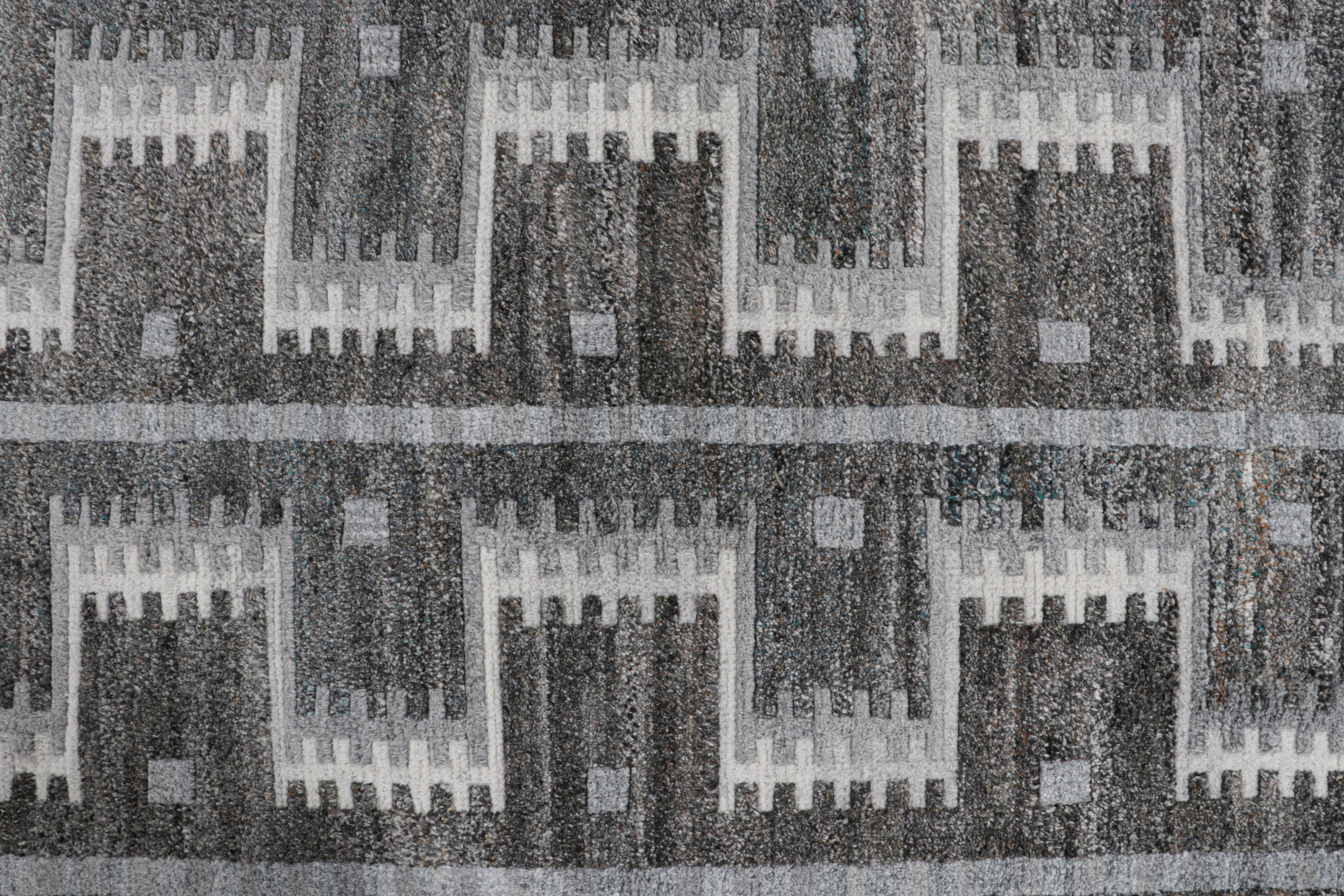 Rug & Kilim's Outdoor-Teppich im skandinavischen Stil mit grauen, geometrischen Mustern im Zustand „Neu“ im Angebot in Long Island City, NY