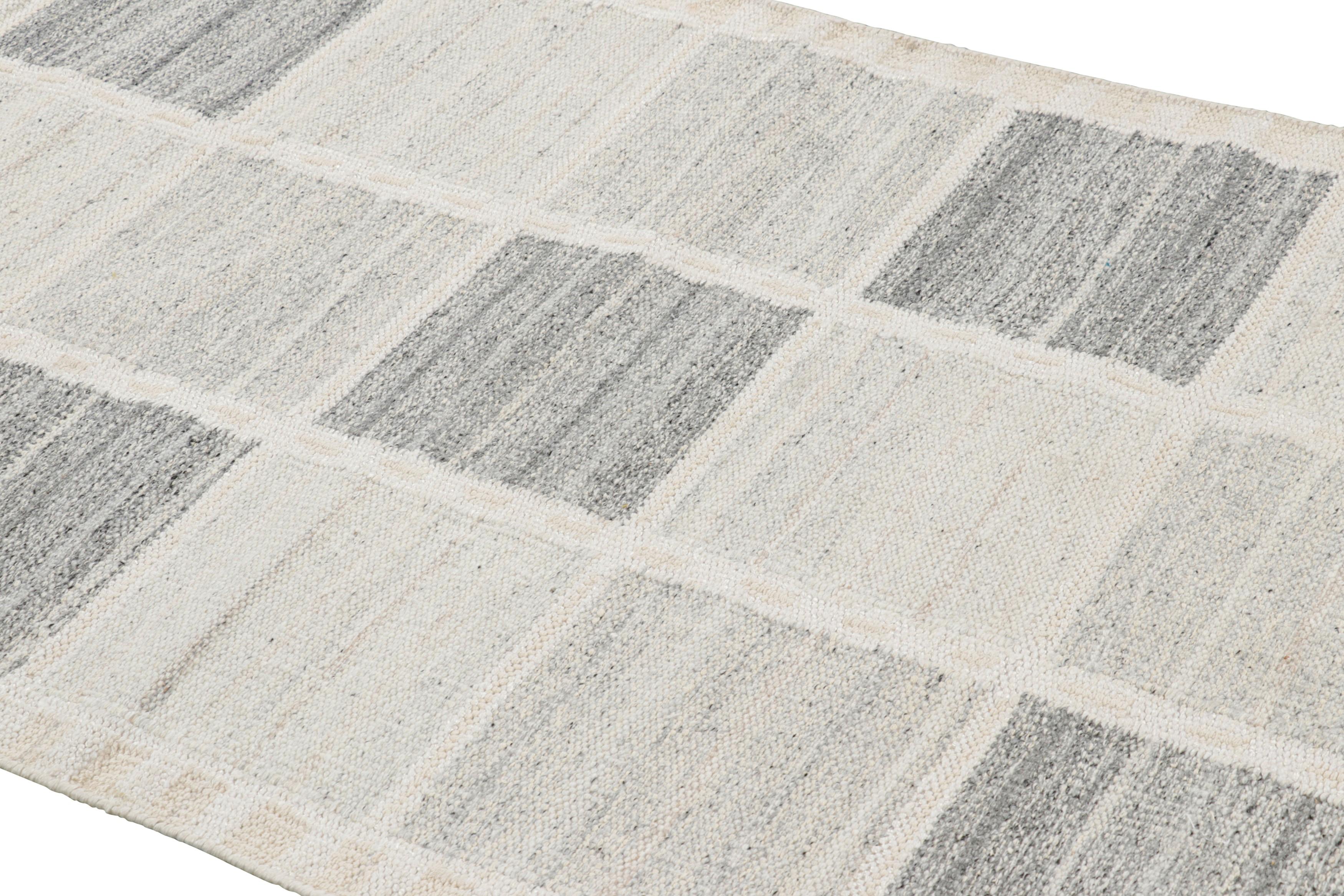 Questo tappeto contemporaneo 4x6 tessuto a mano è una nuova entusiasmante aggiunta alla linea di tappeti per esterni e a tessitura piatta della collezione di tappeti scandinavi di Rug & Kilim: una rivisitazione contemporanea del minimalismo svedese