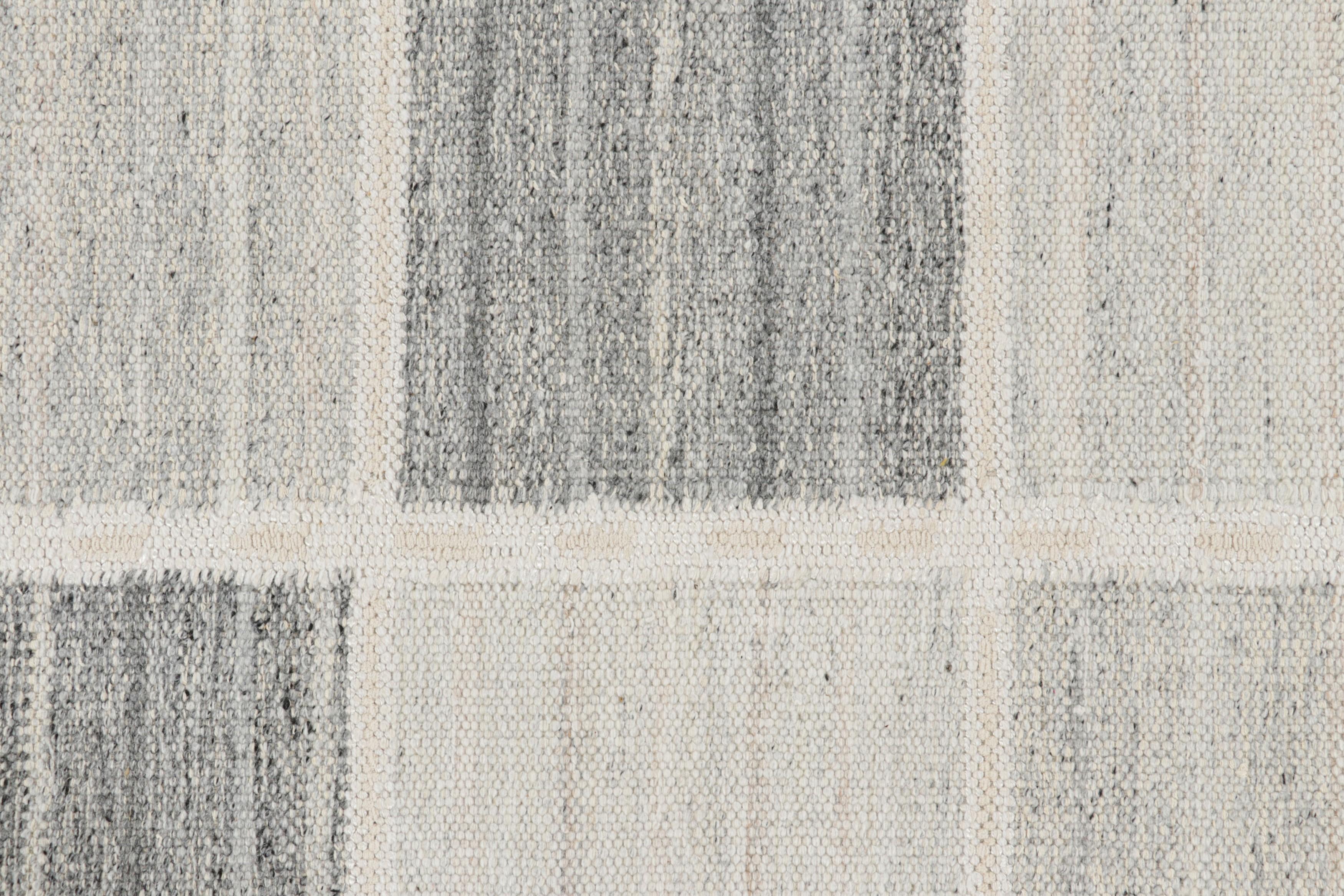 Moderno Tappeto da esterno in stile scandinavo Rug & Kilim con motivo geometrico bianco e grigio in vendita
