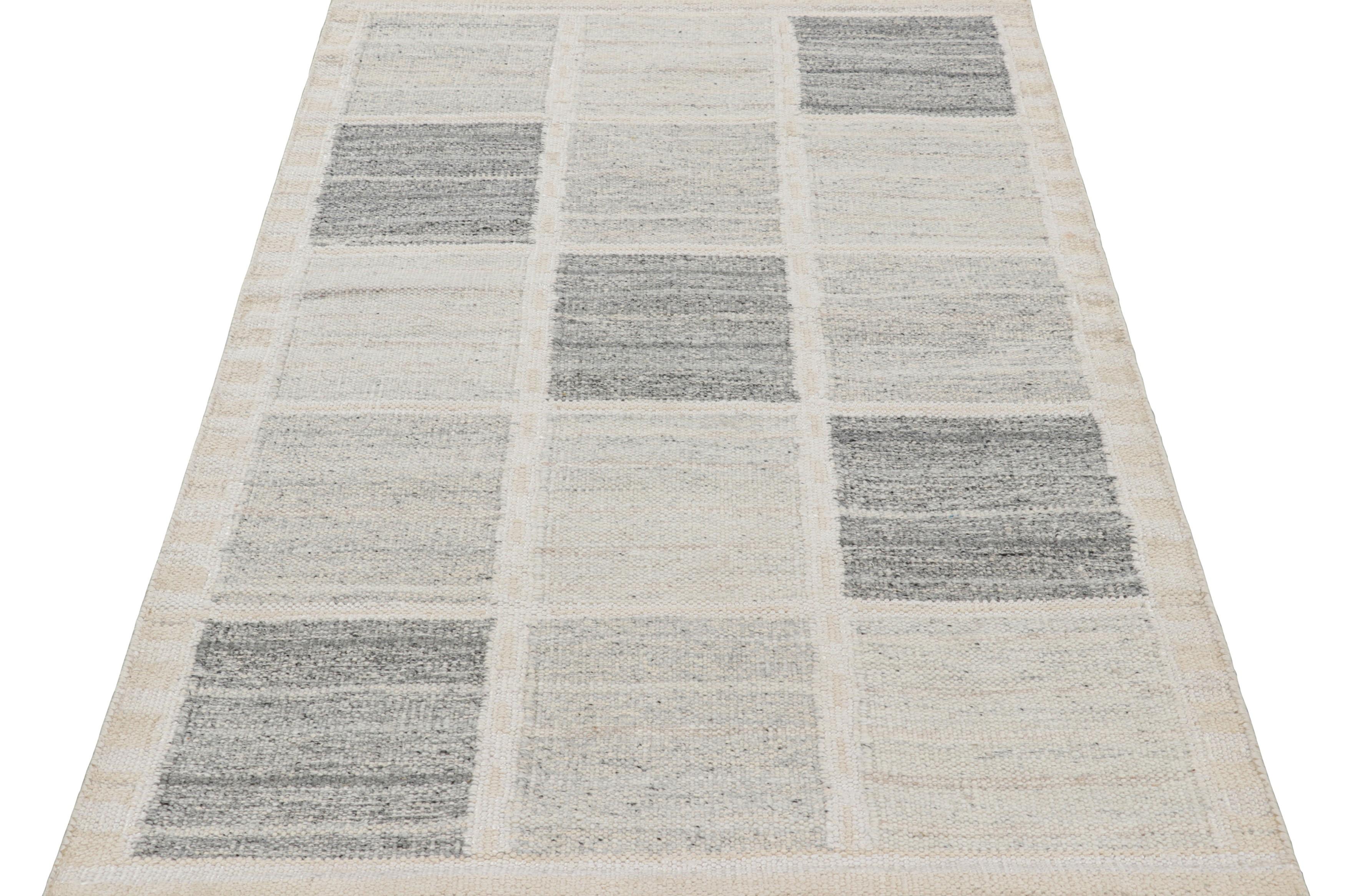 Indiano Tappeto da esterno in stile scandinavo Rug & Kilim con motivo geometrico bianco e grigio in vendita
