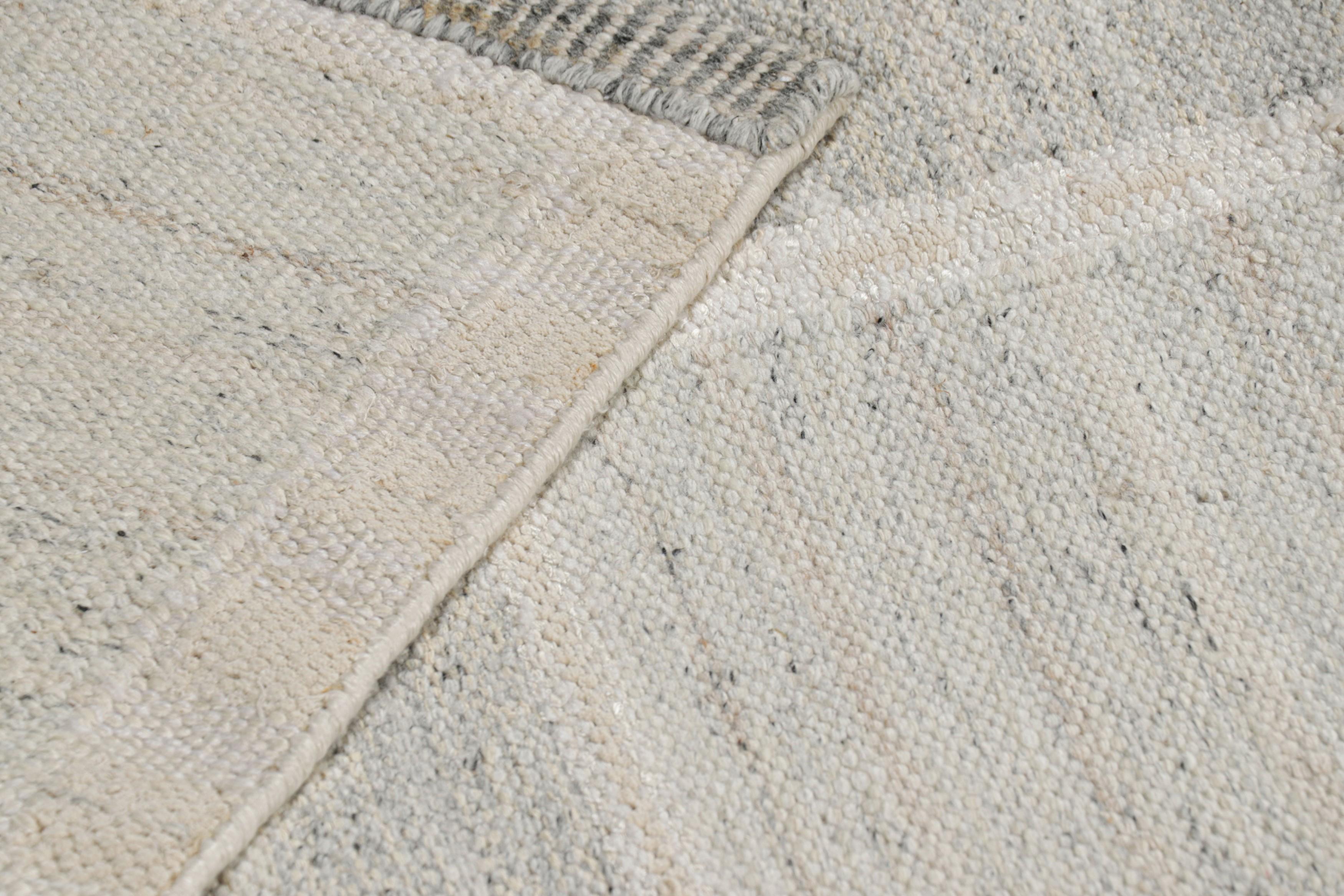 XXI secolo e contemporaneo Tappeto da esterno in stile scandinavo Rug & Kilim con motivo geometrico bianco e grigio in vendita