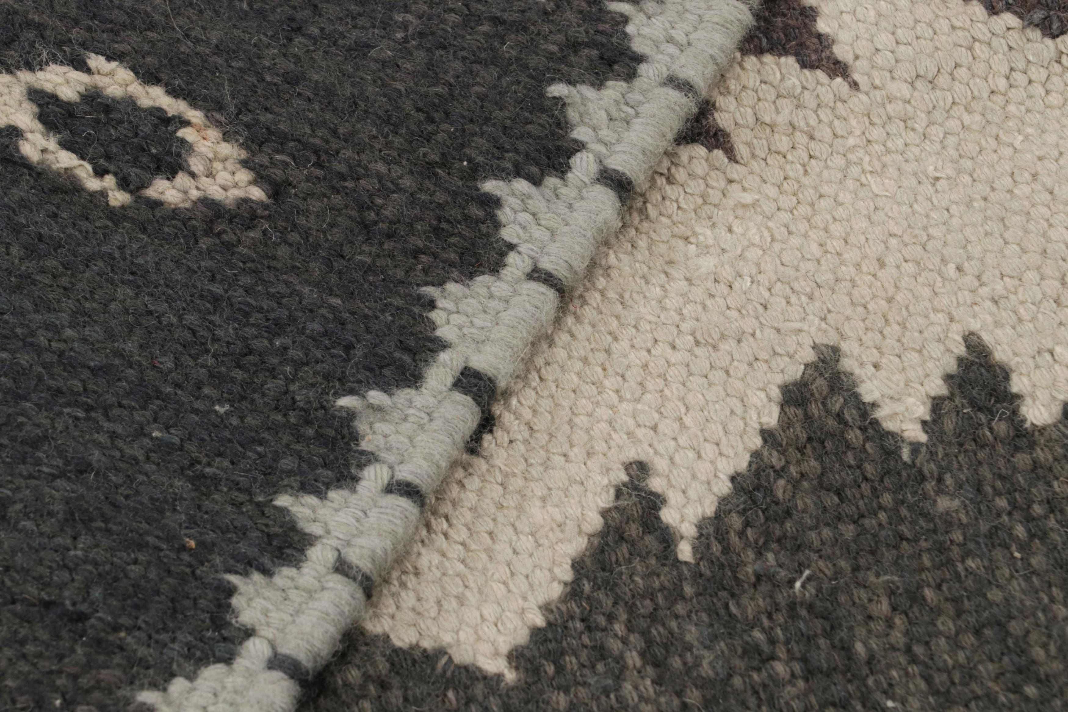 Contemporary Rug & Kilim’s Scandinavian Style Rug, Charcoal Gray Tones in Geometric Patterns For Sale