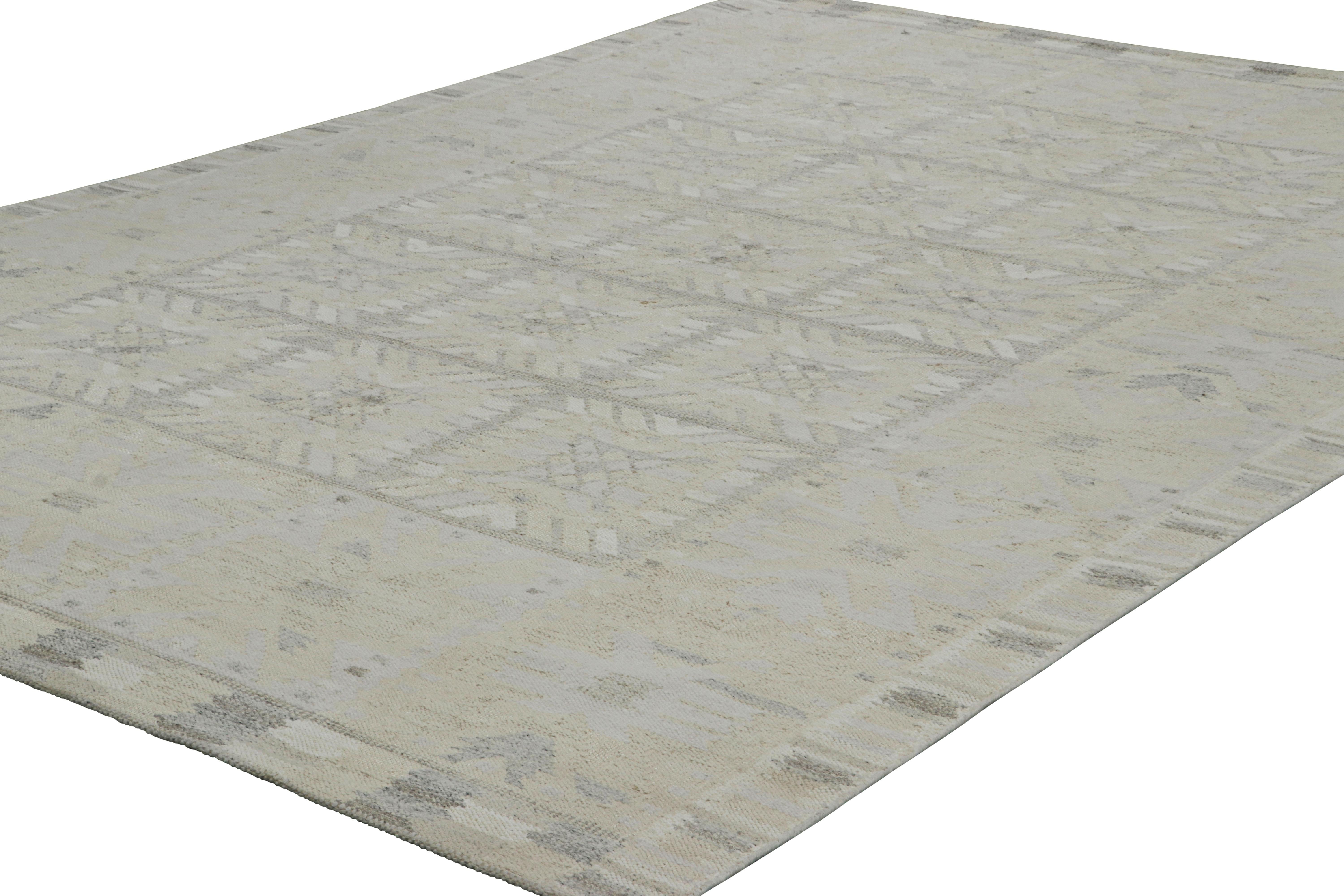 Indien Tapis de style scandinave de Rug & Kilim, motifs géométriques crème, blanc et gris en vente