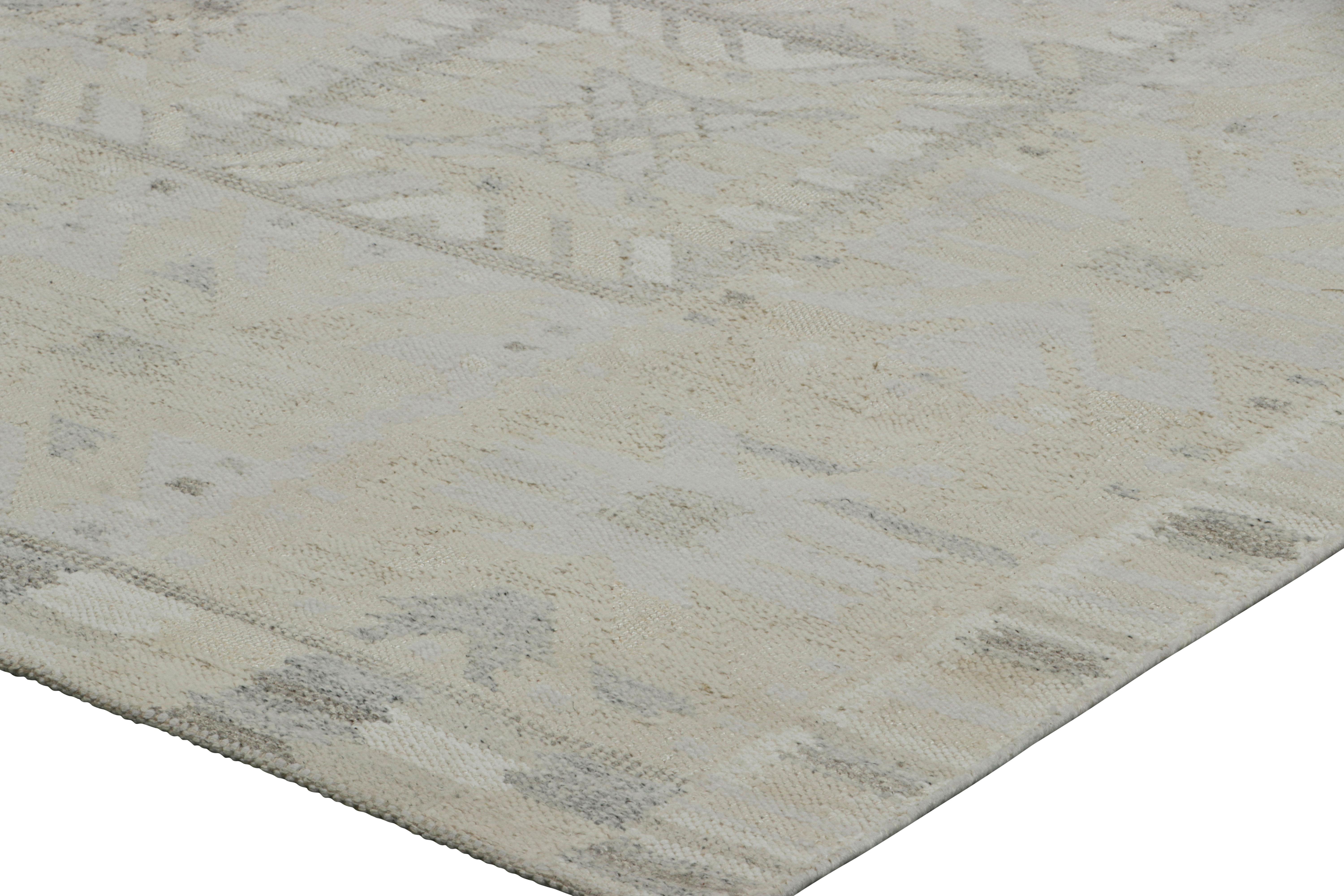Rug & Kilim's Teppich im skandinavischen Stil, cremeweiß und grau mit geometrischen Mustern im Zustand „Neu“ im Angebot in Long Island City, NY