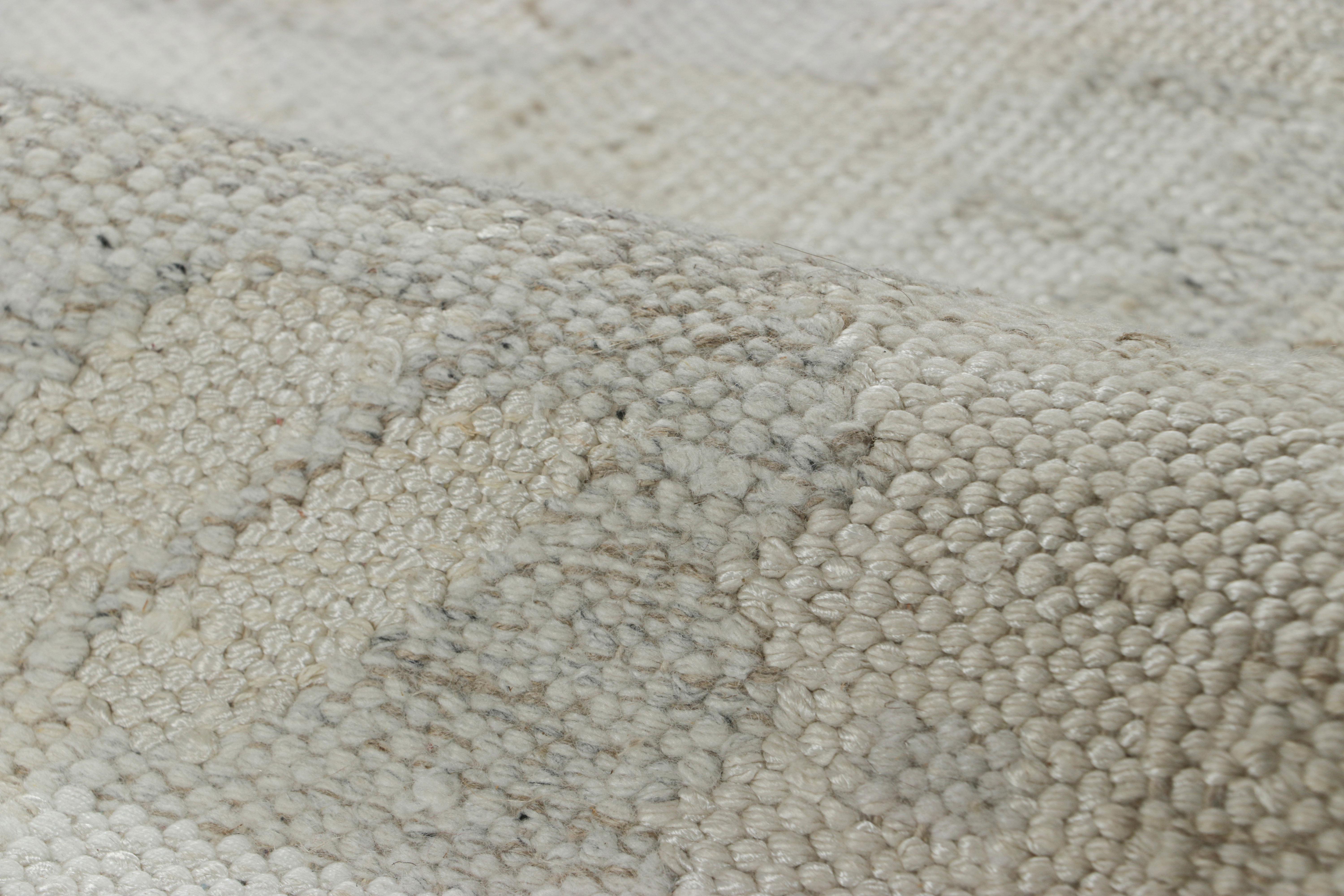 Rug & Kilim's Teppich im skandinavischen Stil, cremeweiß und grau mit geometrischen Mustern (Wolle) im Angebot