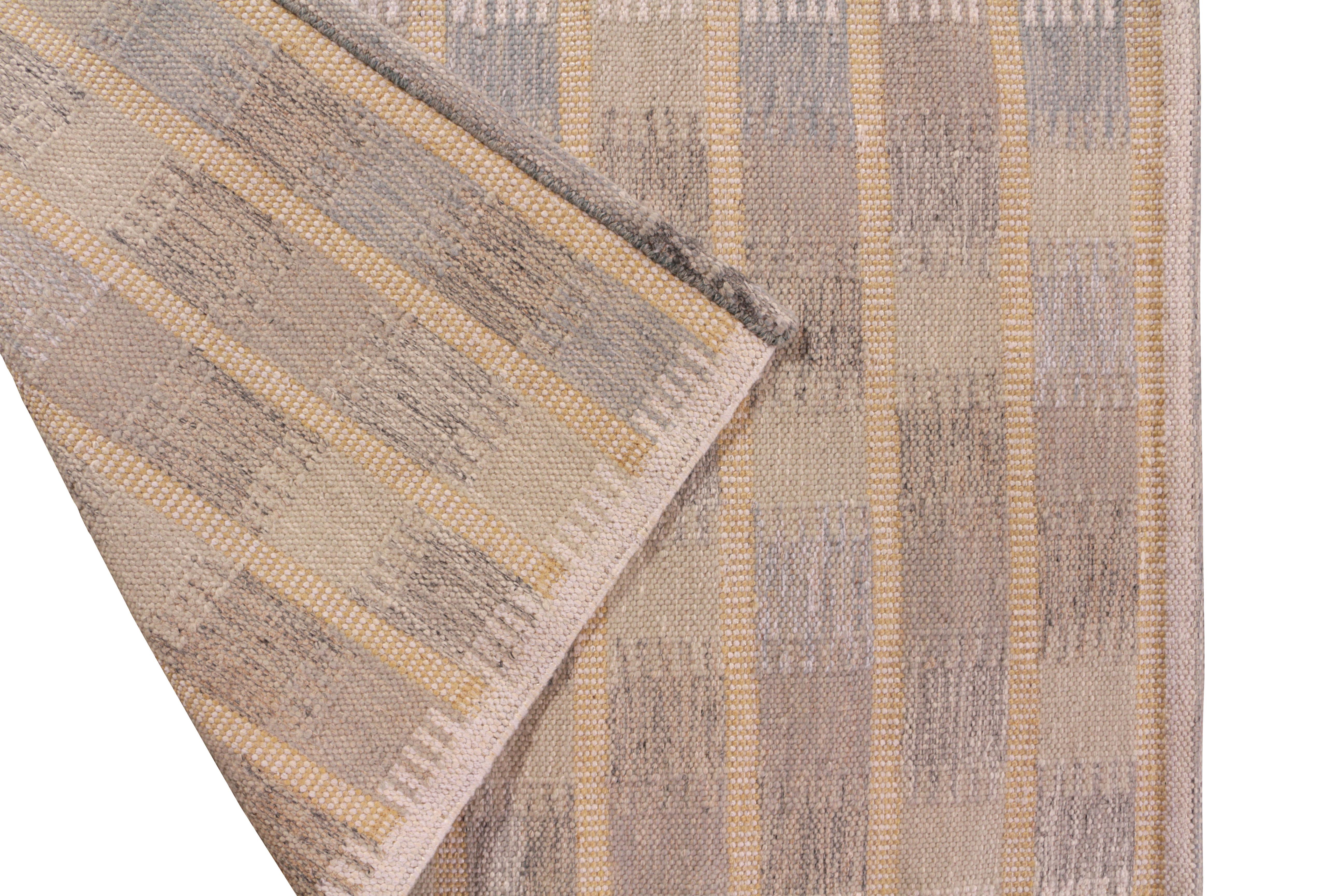 Rug & Kilim's Teppich im skandinavischen Stil Geometrisches Beige-Blau-Muster (Handgewebt) im Angebot