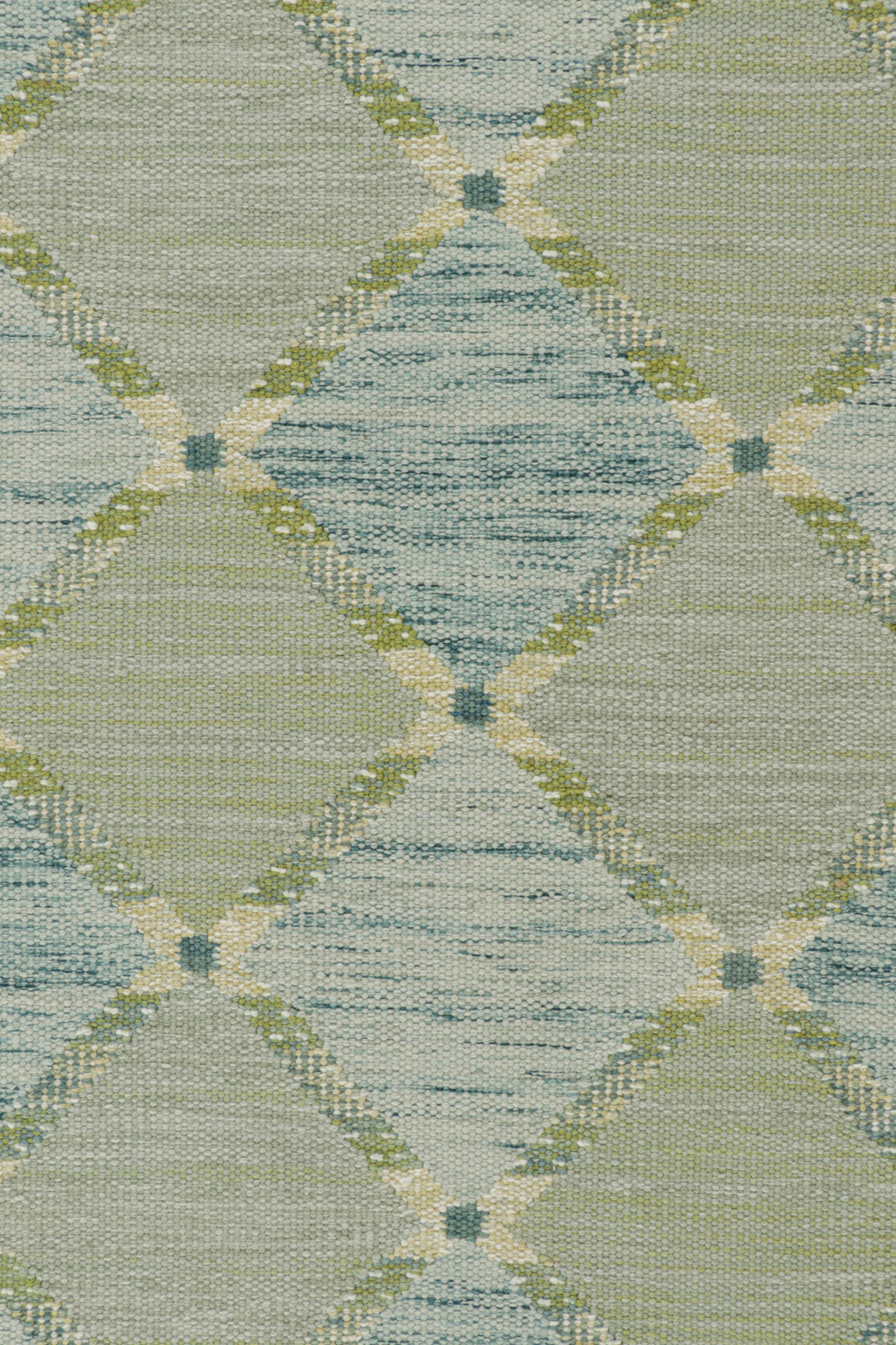 Scandinavo moderno Tappeto in stile scandinavo Rug & Kilim, motivi a diamante a reticolo verde e blu in vendita