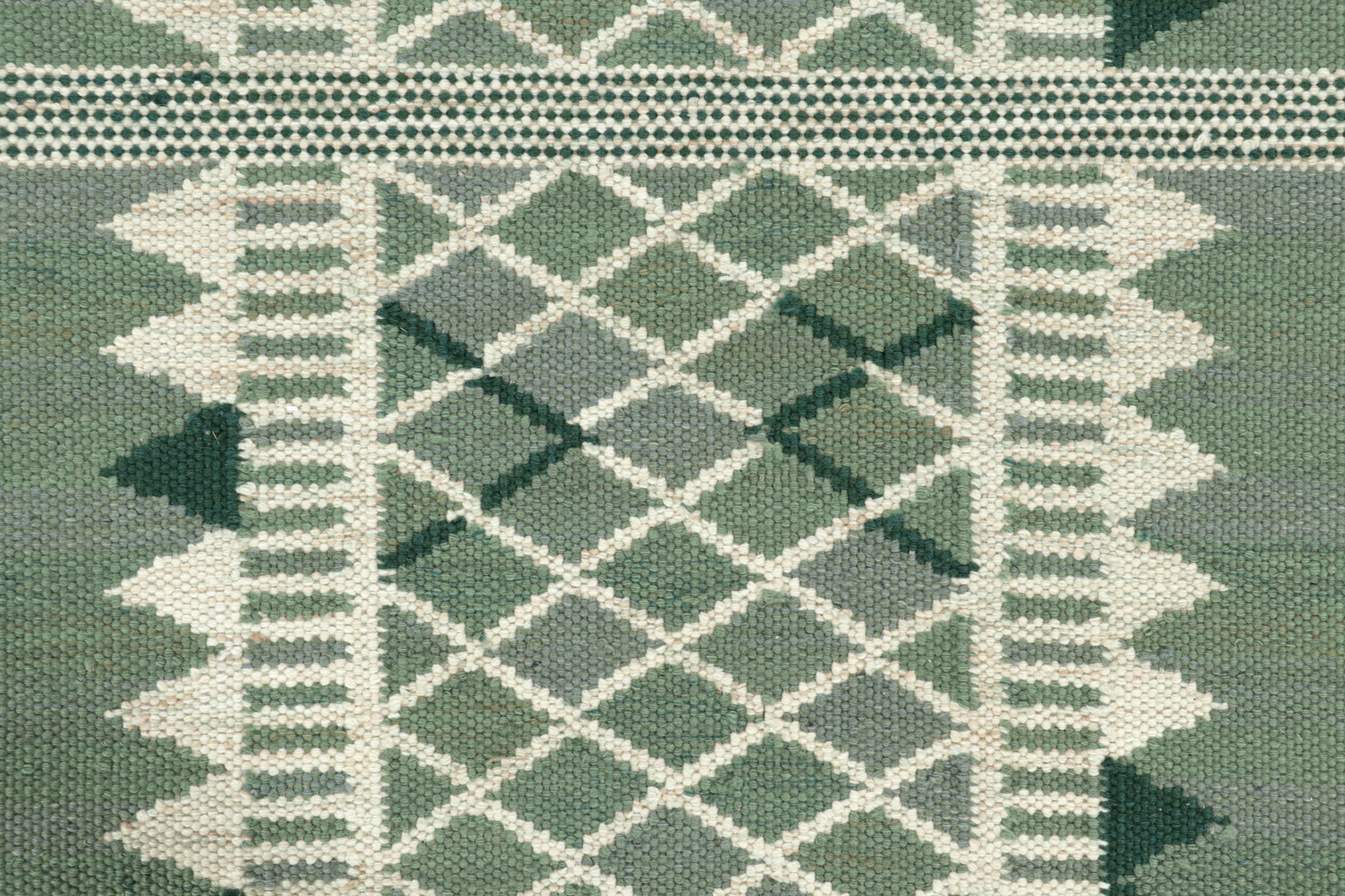 Scandinave moderne Tapis de style scandinave de Rug & Kilim, vert et crème avec motifs géométriques en vente