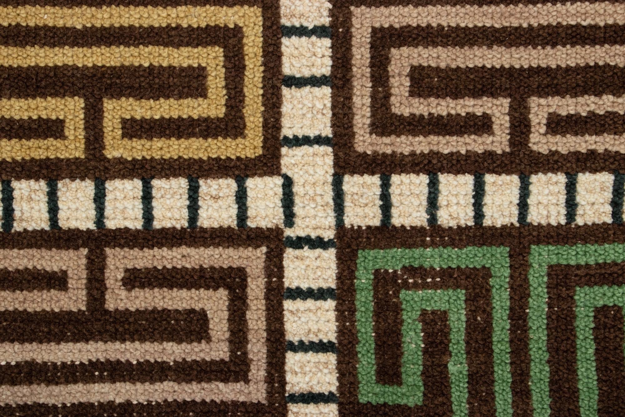 Indiano Tappeto in stile scandinavo di Rug & Kilim, verde e rosa con motivi geometrici in vendita