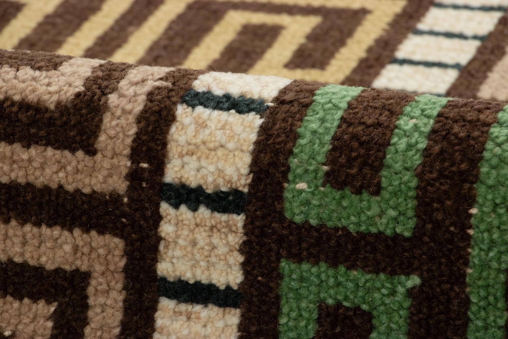 Tappeto in stile scandinavo di Rug & Kilim, verde e rosa con motivi geometrici In condizioni Nuovo in vendita a Long Island City, NY