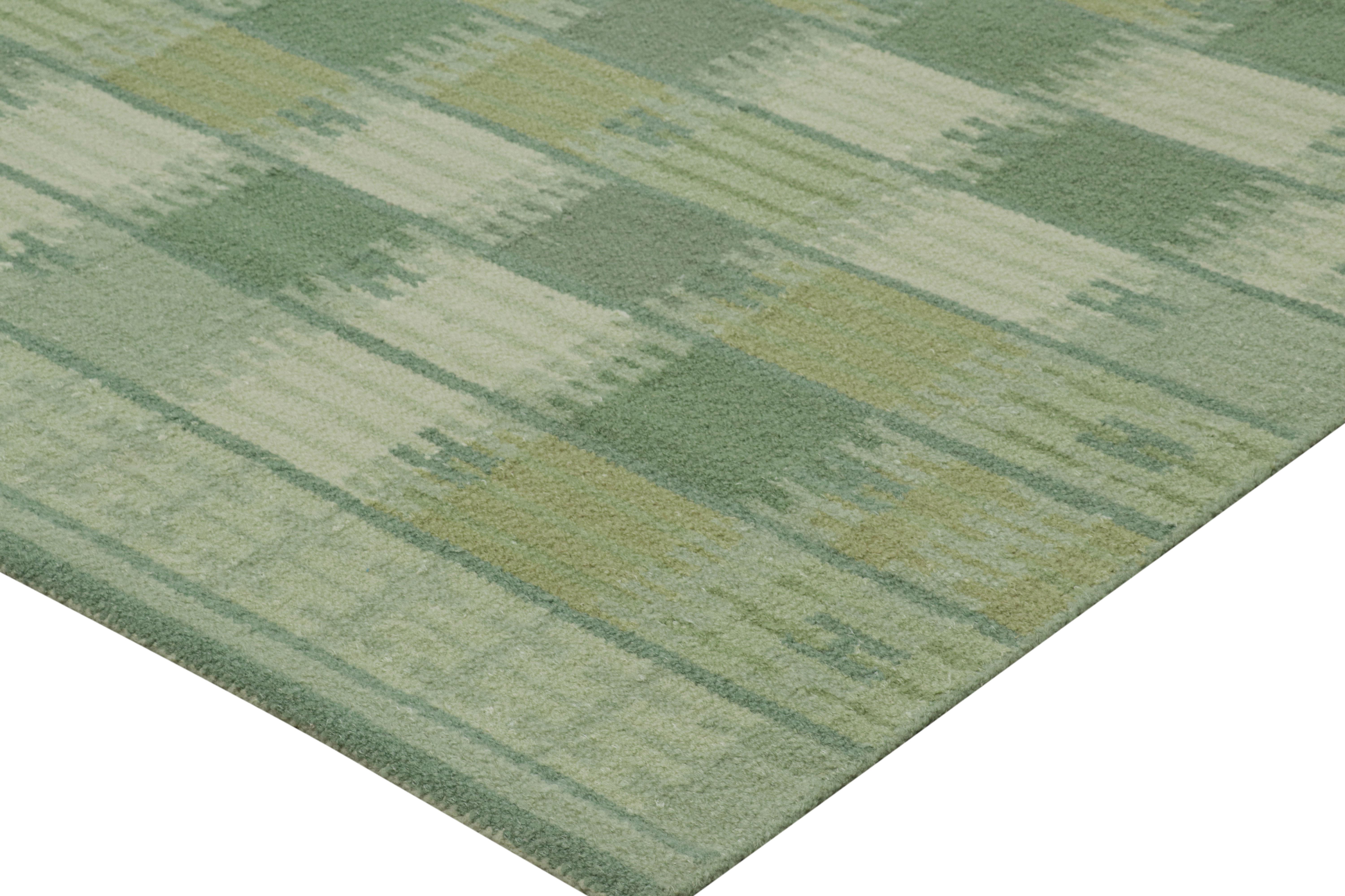 Rug & Kilim's Teppich im skandinavischen Stil, grünes und blaugrünes geometrisches Muster im Zustand „Neu“ im Angebot in Long Island City, NY