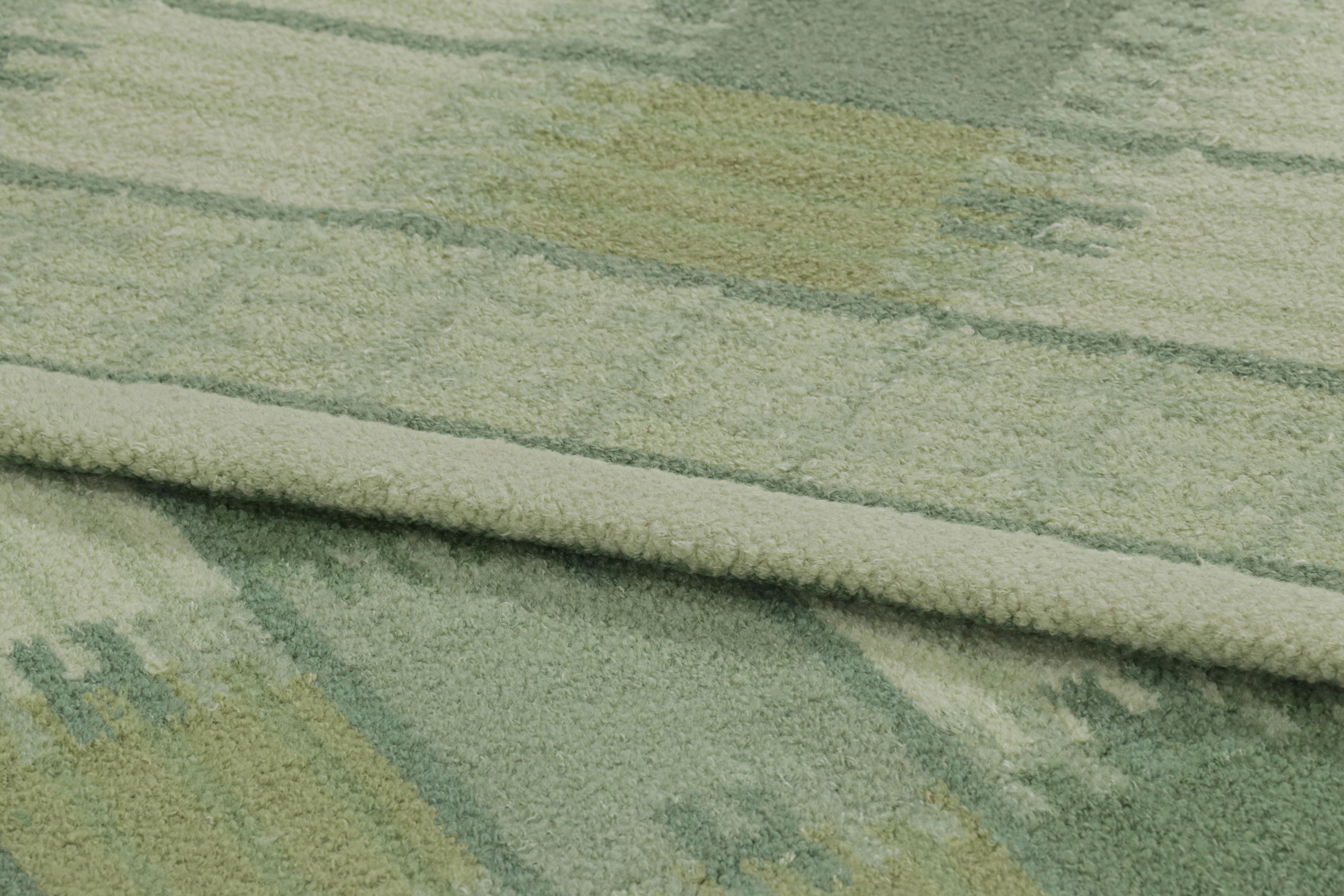 Rug & Kilim's Teppich im skandinavischen Stil, grünes und blaugrünes geometrisches Muster (21. Jahrhundert und zeitgenössisch) im Angebot