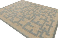 Rug & Kilim's Teppich im skandinavischen Stil in Beige und Blau mit geometrischem Muster