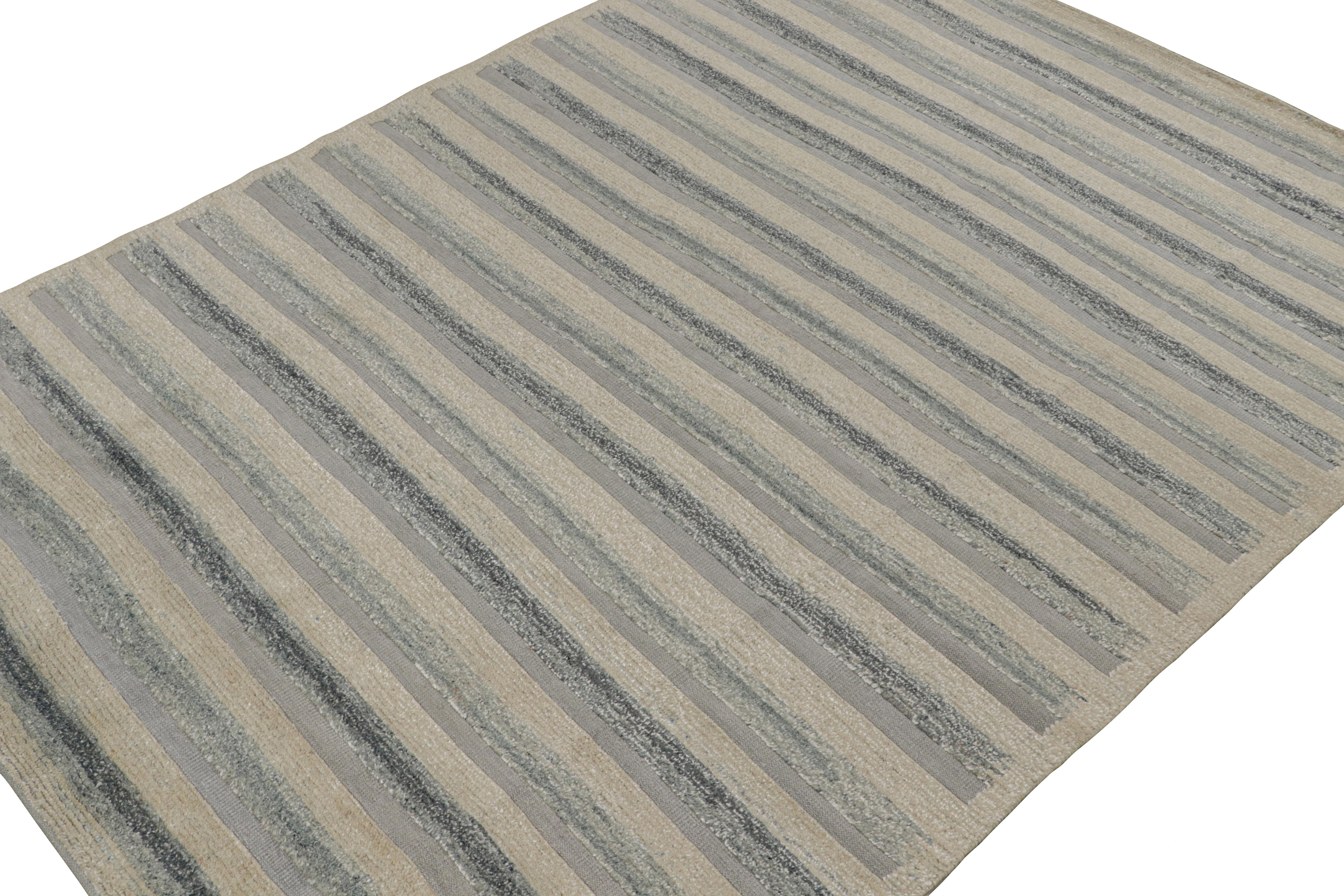 Questo tappeto moderno in stile svedese 9x12 appartiene alla linea di tappeti in pile della collezione Scandinavian di Rug & Kilim. Annodato a mano in lana, cotone e filati naturali, il suo design si ispira ai tappeti rya in stile Deco svedese con