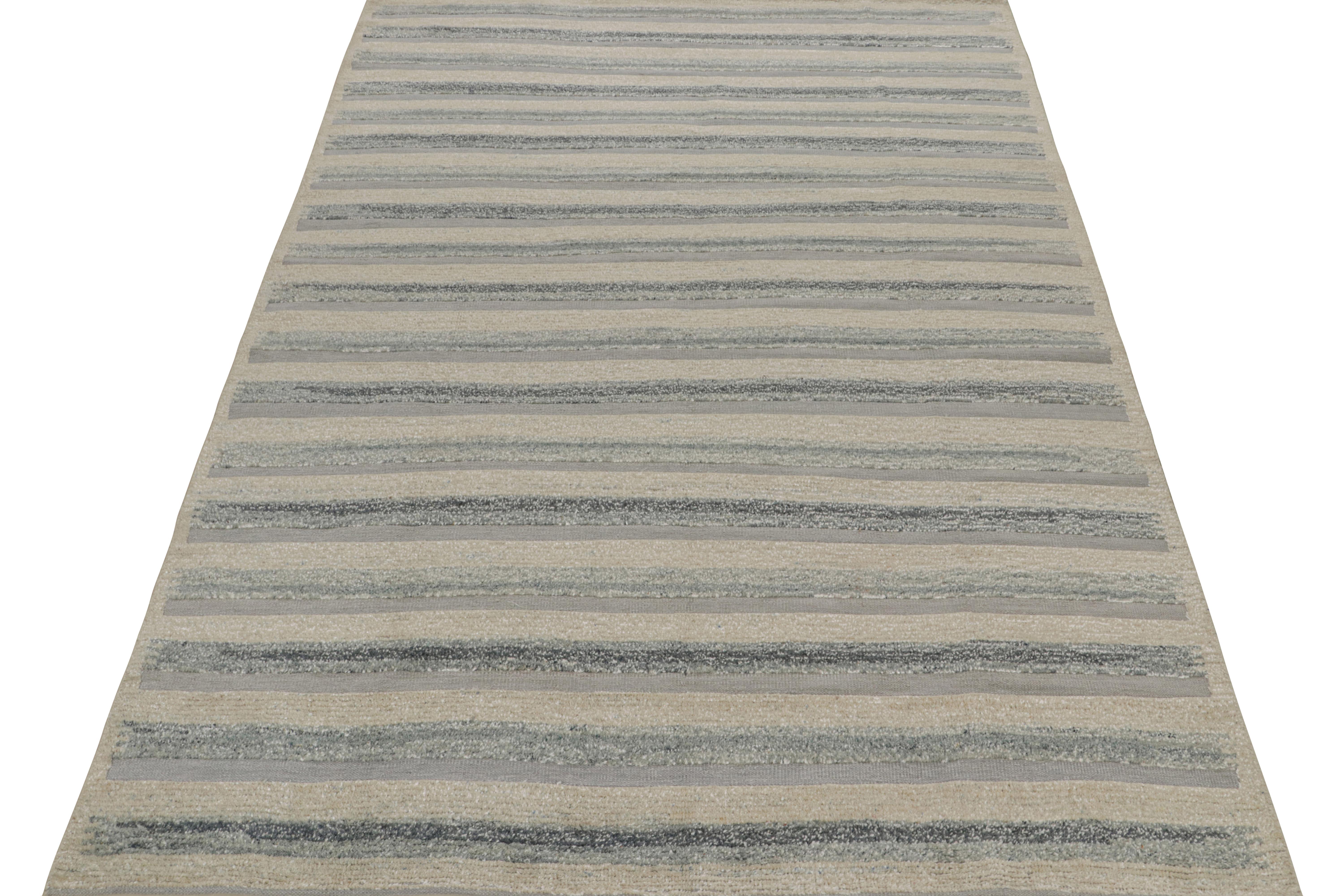 Moderno Rug & Kilim: Tappeto in stile scandinavo a strisce beige e blu in vendita