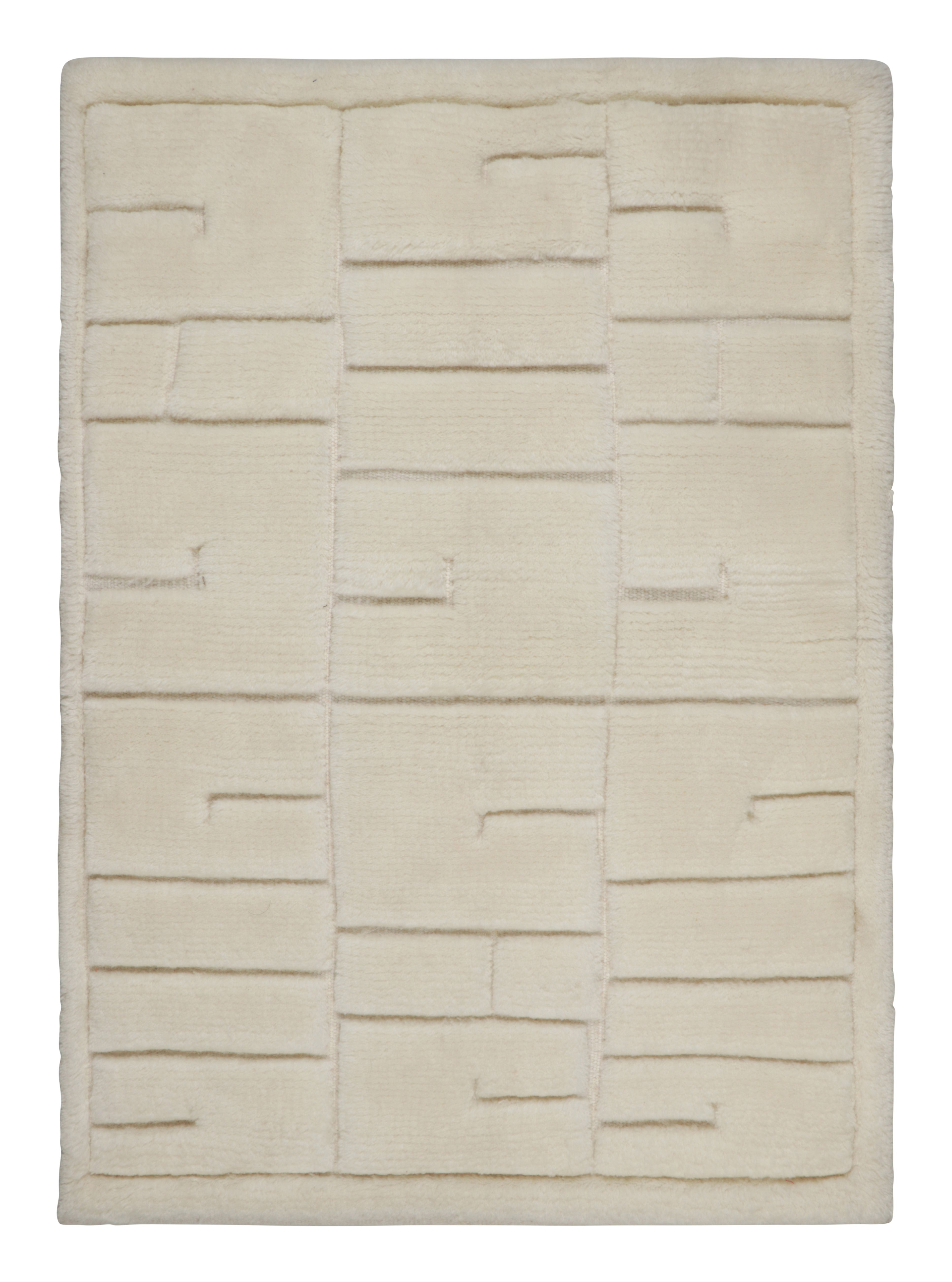 Rug & Kilim's Scandinavian Style Rug in Beige and Cream with Geometric Pattern For Sale