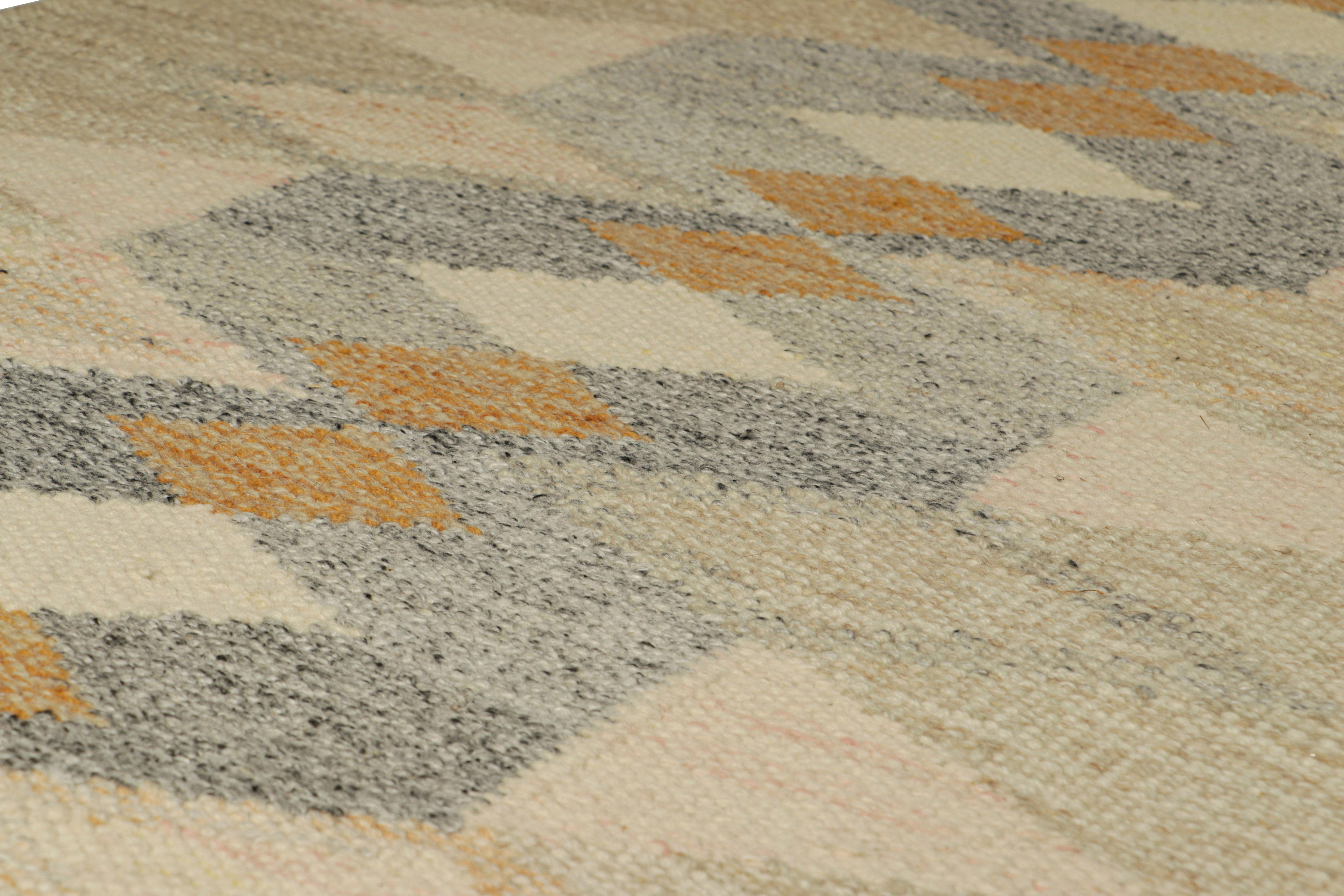 Dieser 3x5 große Akzentteppich im schwedischen Stil gehört zu einer aufregenden neuen Kollektion von Rug & Kilim in Geschenkgröße und ist eine kühne Ergänzung der Scandinavian Collection'S. Das handgewebte Flachgewebe aus Wolle mit ungefärbten