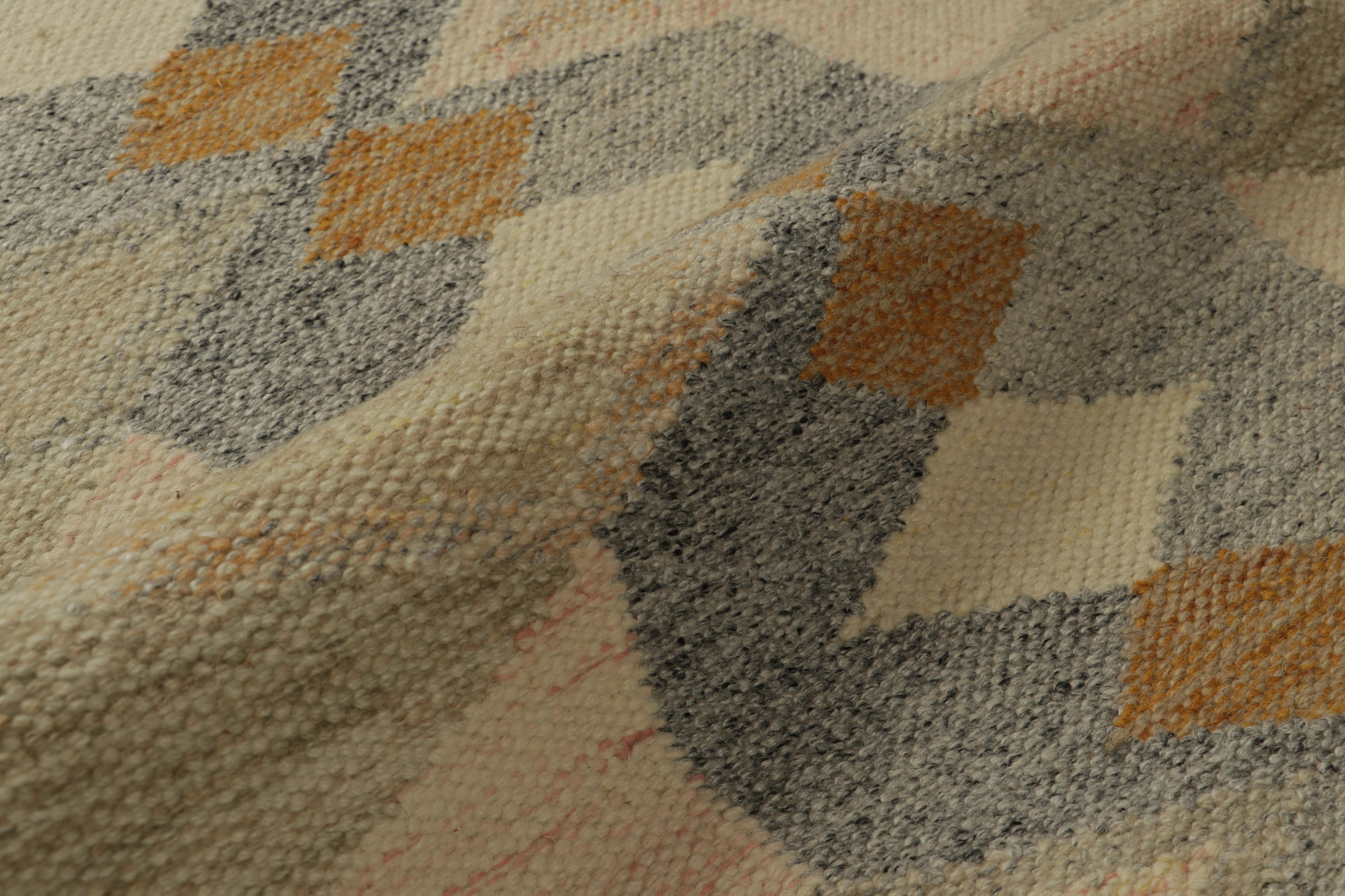 Contemporary Rug & Kilim’s Scandinavian Style Rug in Beige and Gray, with Geometric Patterns For Sale
