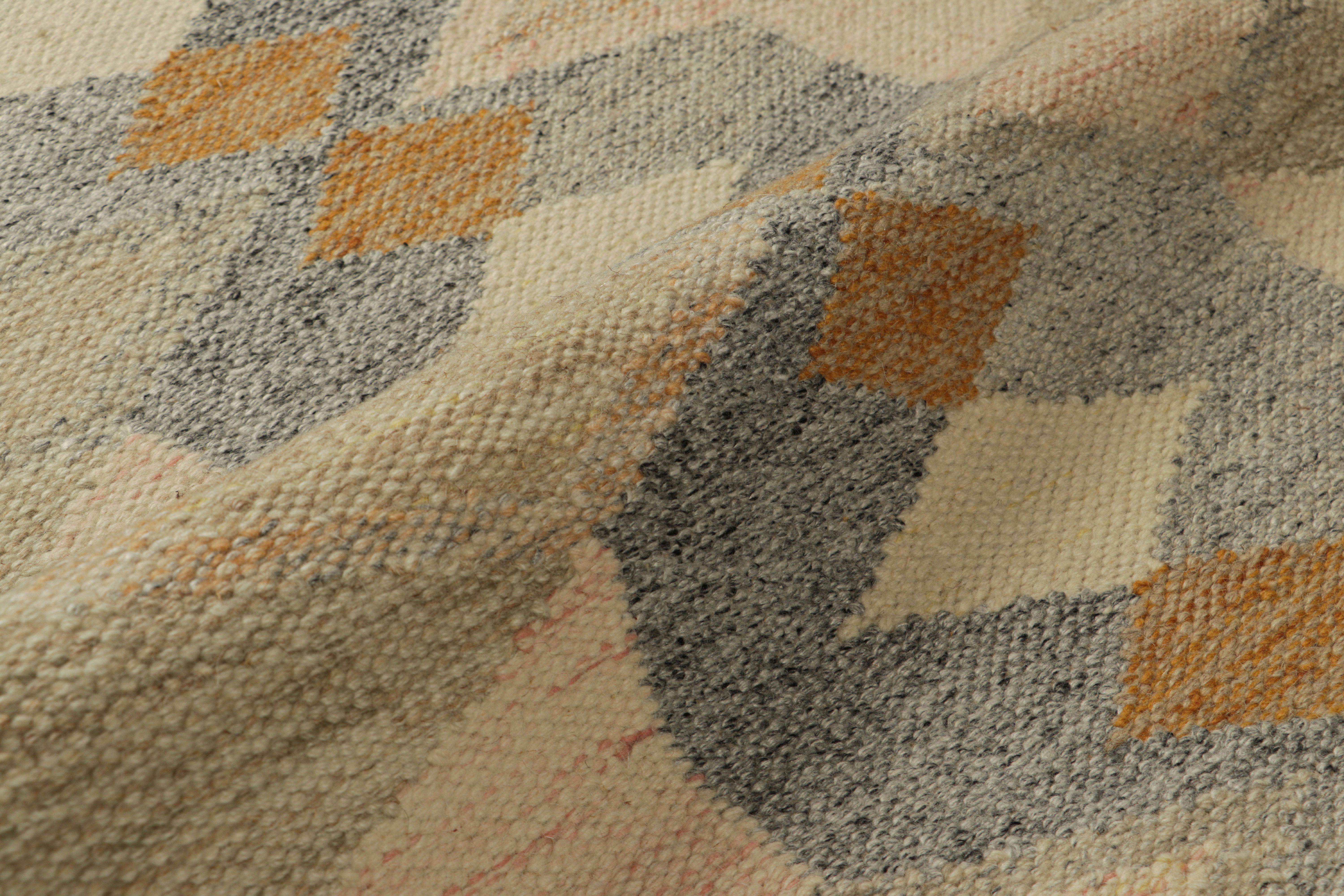 Rug & Kilim's Teppich im skandinavischen Stil in Beige und Grau mit geometrischen Mustern (21. Jahrhundert und zeitgenössisch) im Angebot