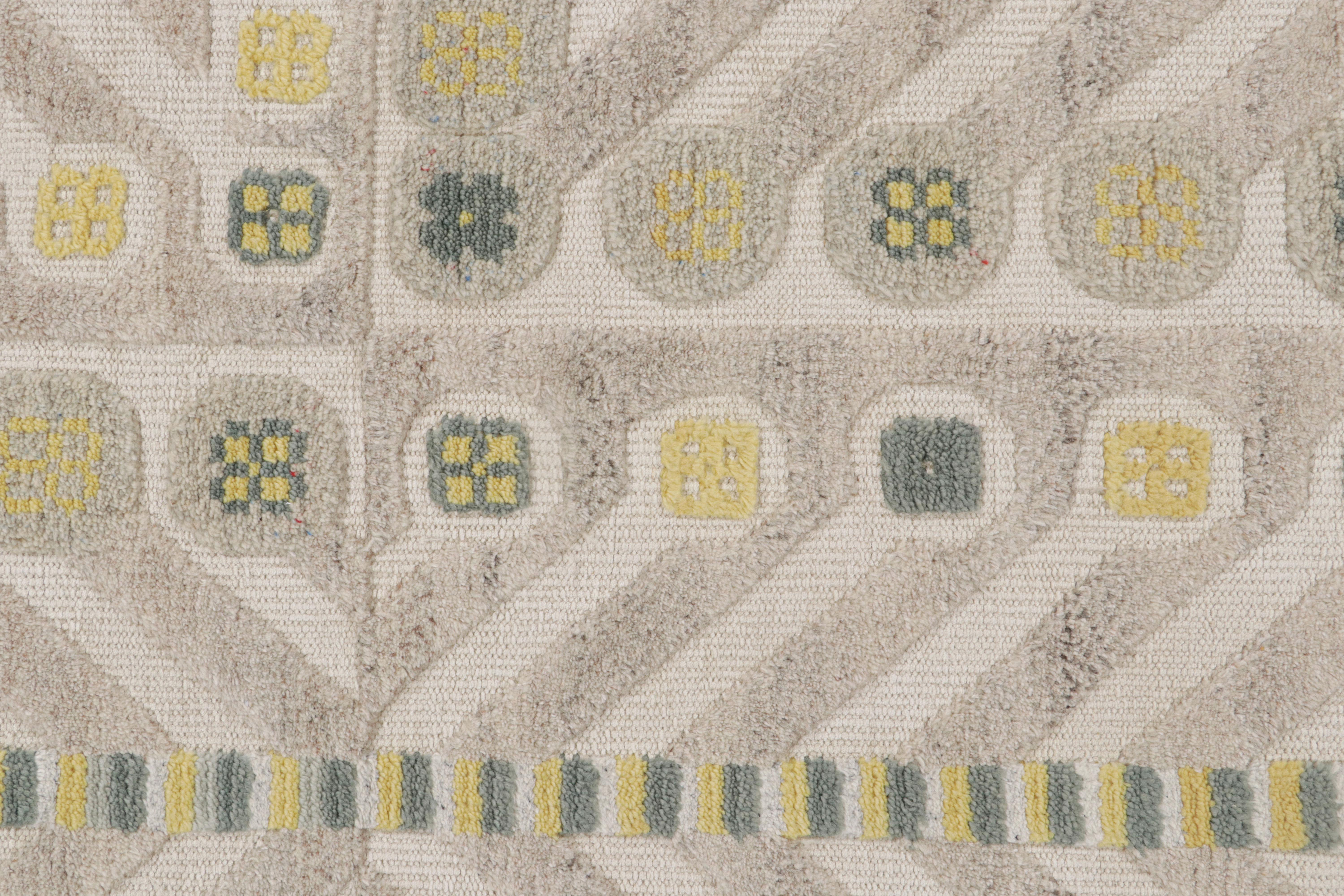 Rug & Kilim’s Scandinavian Style Rug in Beige and Taupe with Geometric Patterns In New Condition For Sale In Long Island City, NY