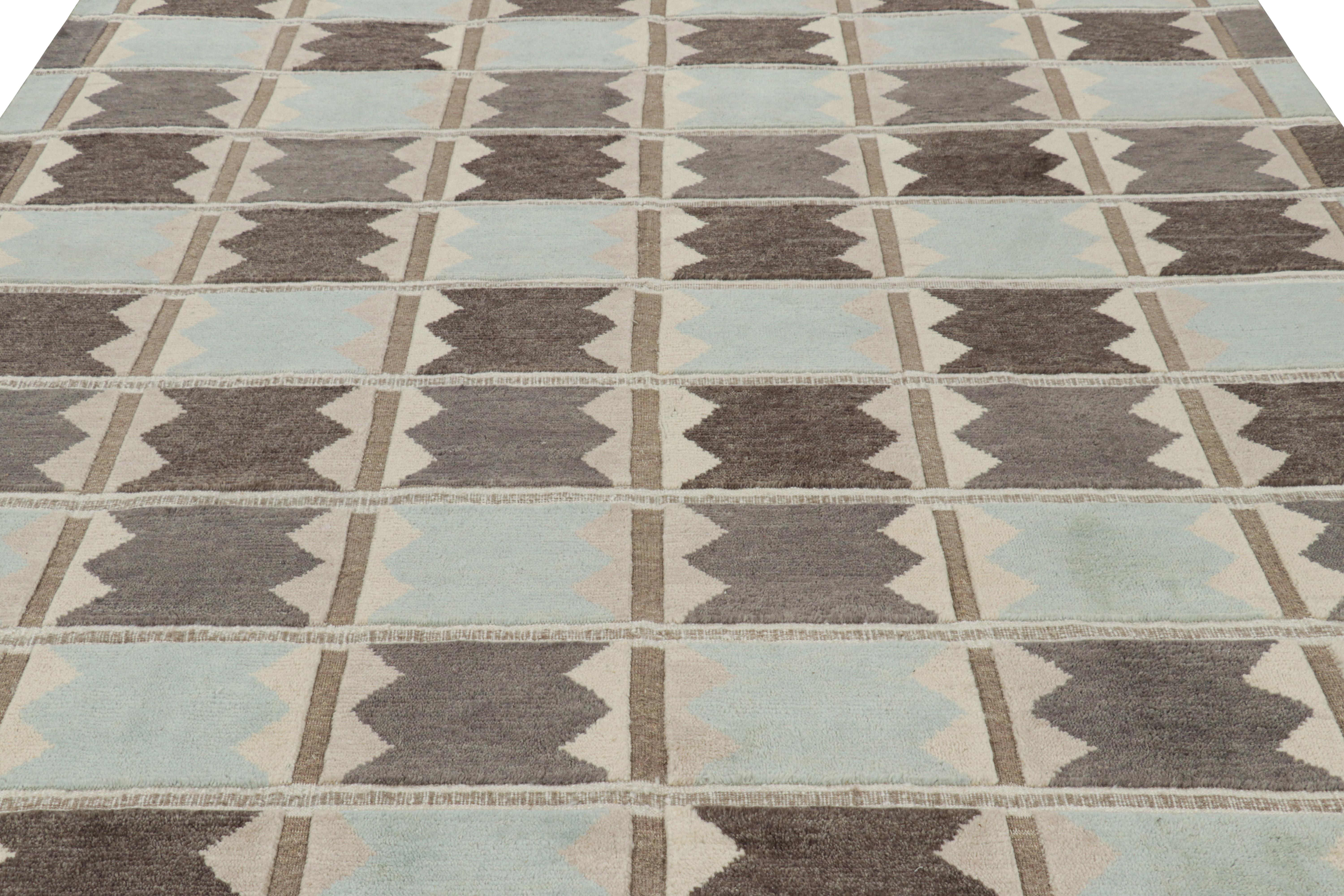 Fabriqué en laine nouée à la main, ce tapis 8x10 est un nouvel ajout à la collection de tapis scandinaves de Rug & Kilim - une réimagination contemporaine du minimalisme suédois et des tapis et textiles vintage des traditions Rollakan et Rya.

Sur