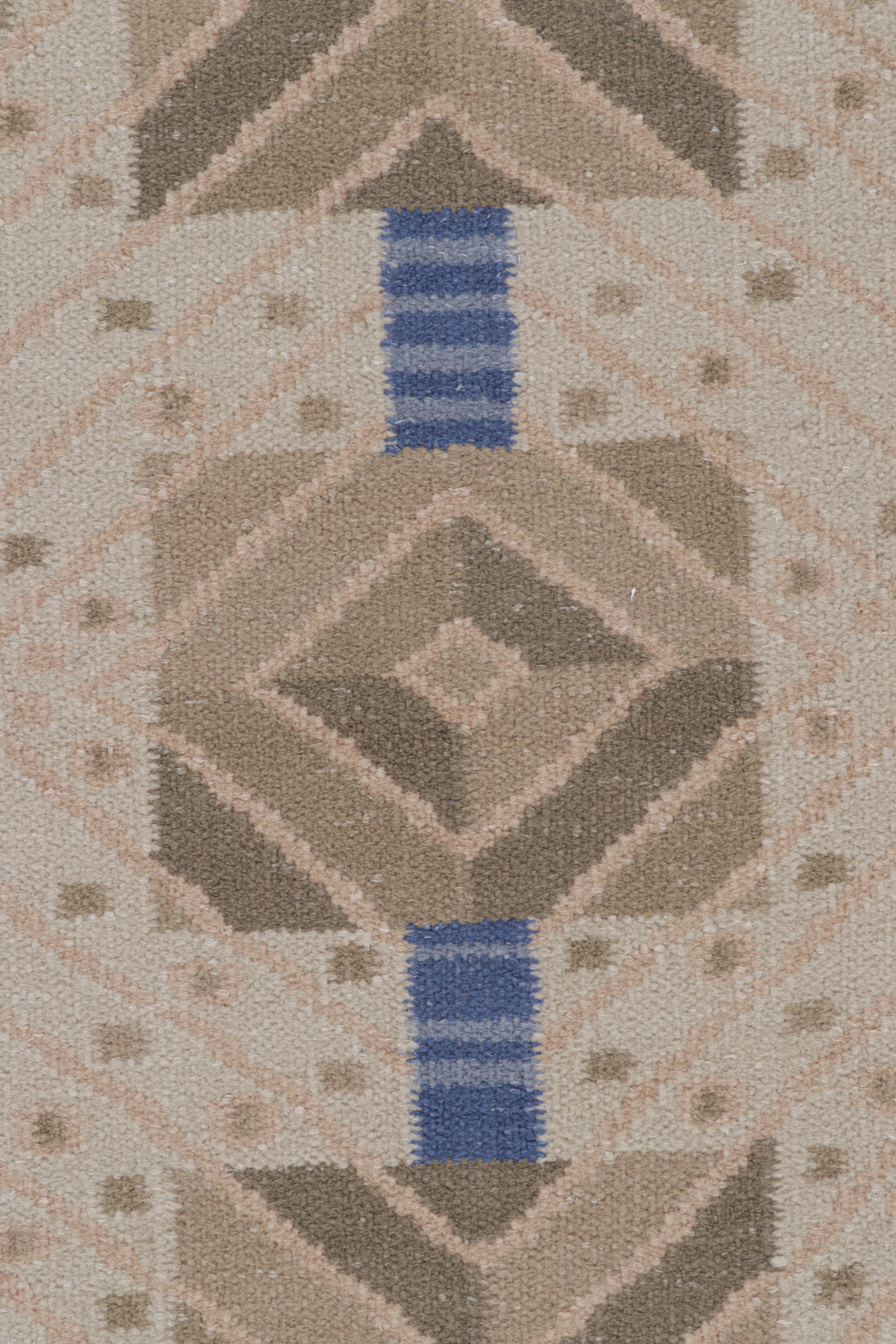 Tapis de style scandinave à motifs géométriques beige-brun et bleu de Rug & Kilim Neuf - En vente à Long Island City, NY