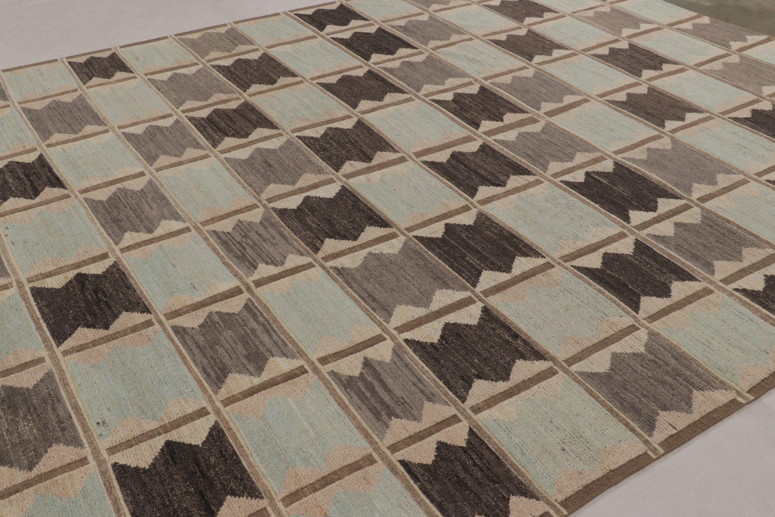 Rug & Kilim's Teppich im skandinavischen Stil in Beige-Braun und Blau mit geometrischen Mustern im Zustand „Neu“ im Angebot in Long Island City, NY