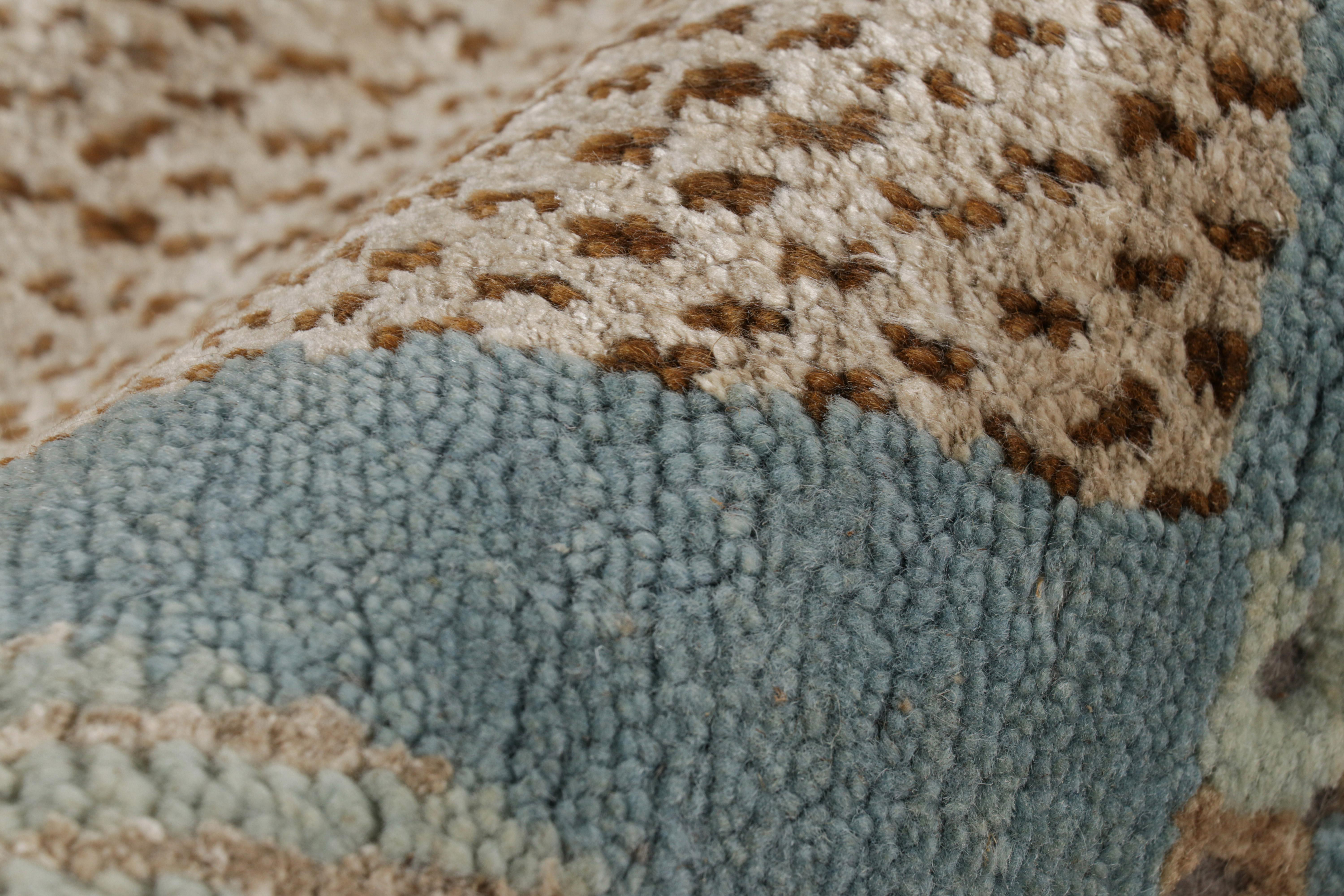 XXIe siècle et contemporain Tapis de style scandinave à motifs géométriques beige-brun et bleu de Rug & Kilim en vente
