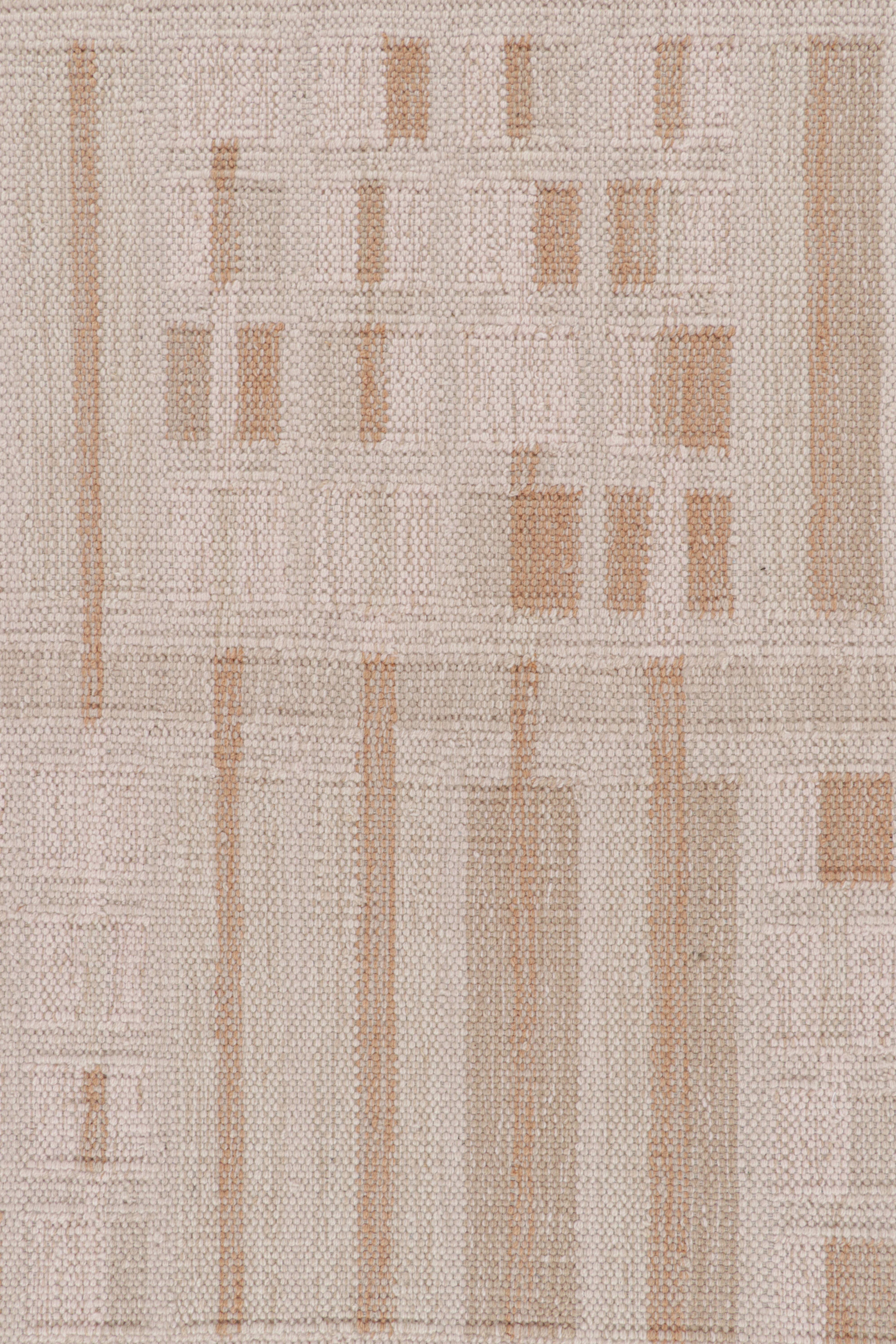 Moderno Tappeto in stile scandinavo Rug & Kilim con motivo geometrico beige-marrone e crema in vendita