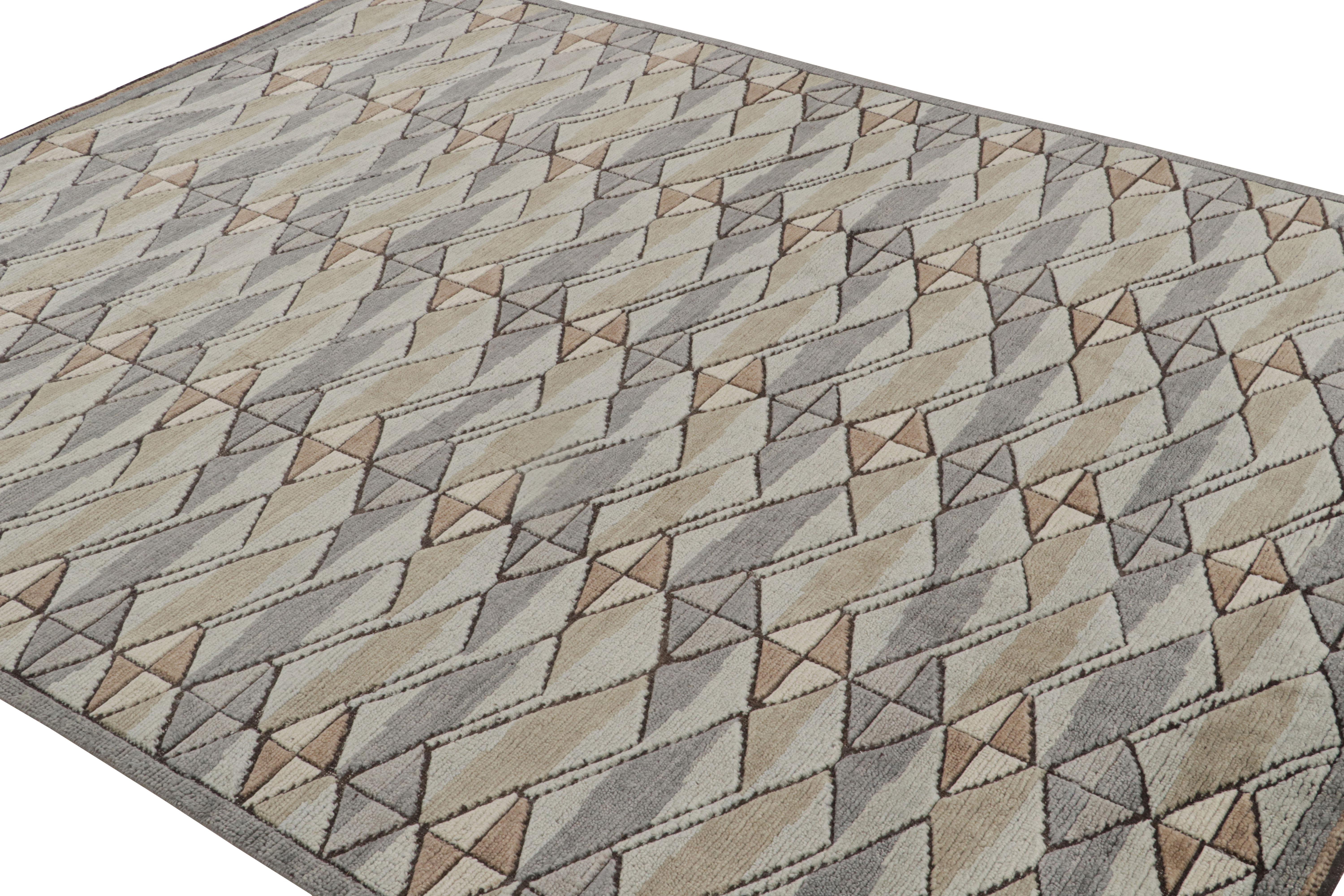 Noué à la main en laine, ce tapis 7x8 est issu de la ligne 