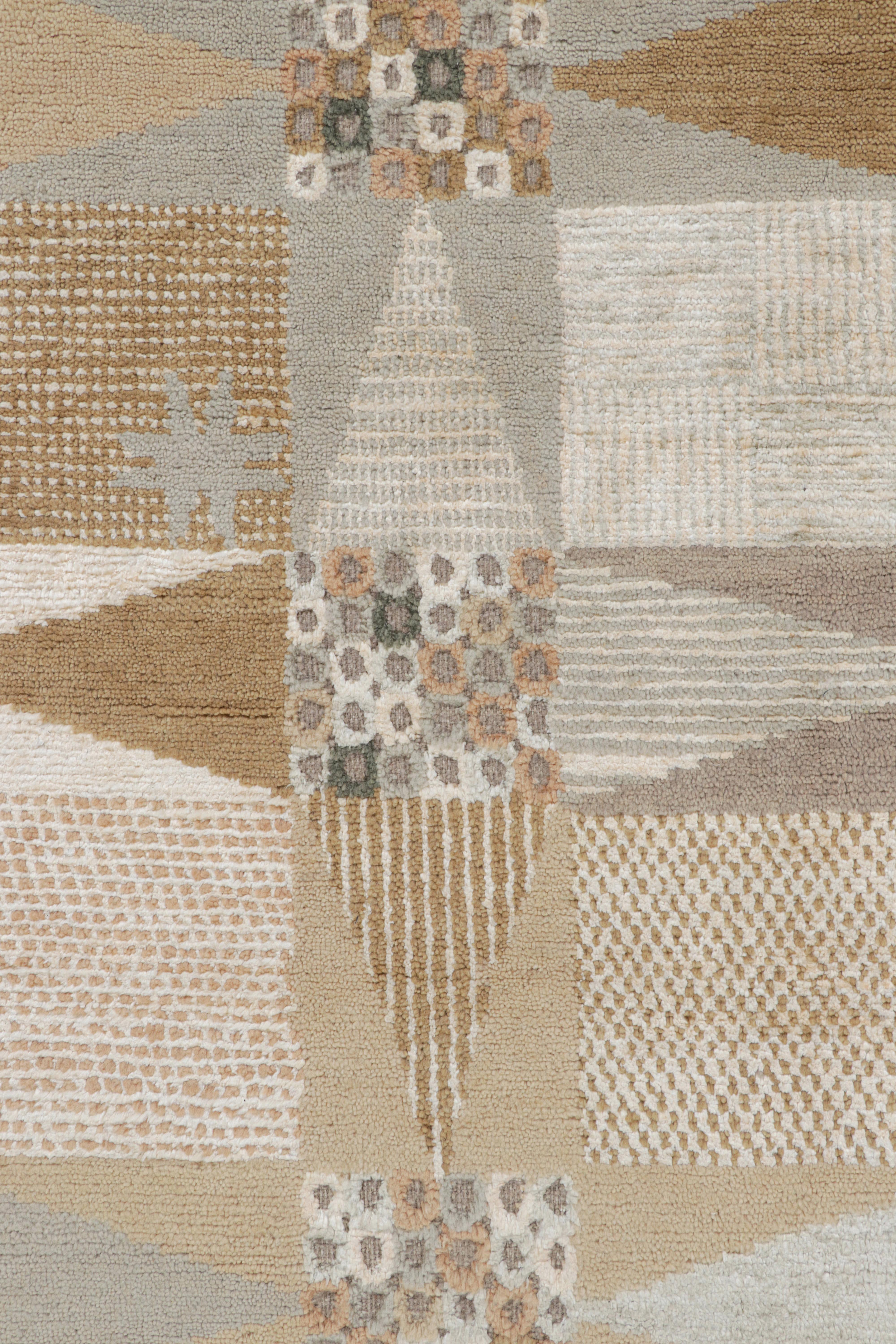Moderne Tapis de style scandinave à motifs géométriques beige-brun et gris de Rug & Kilim en vente
