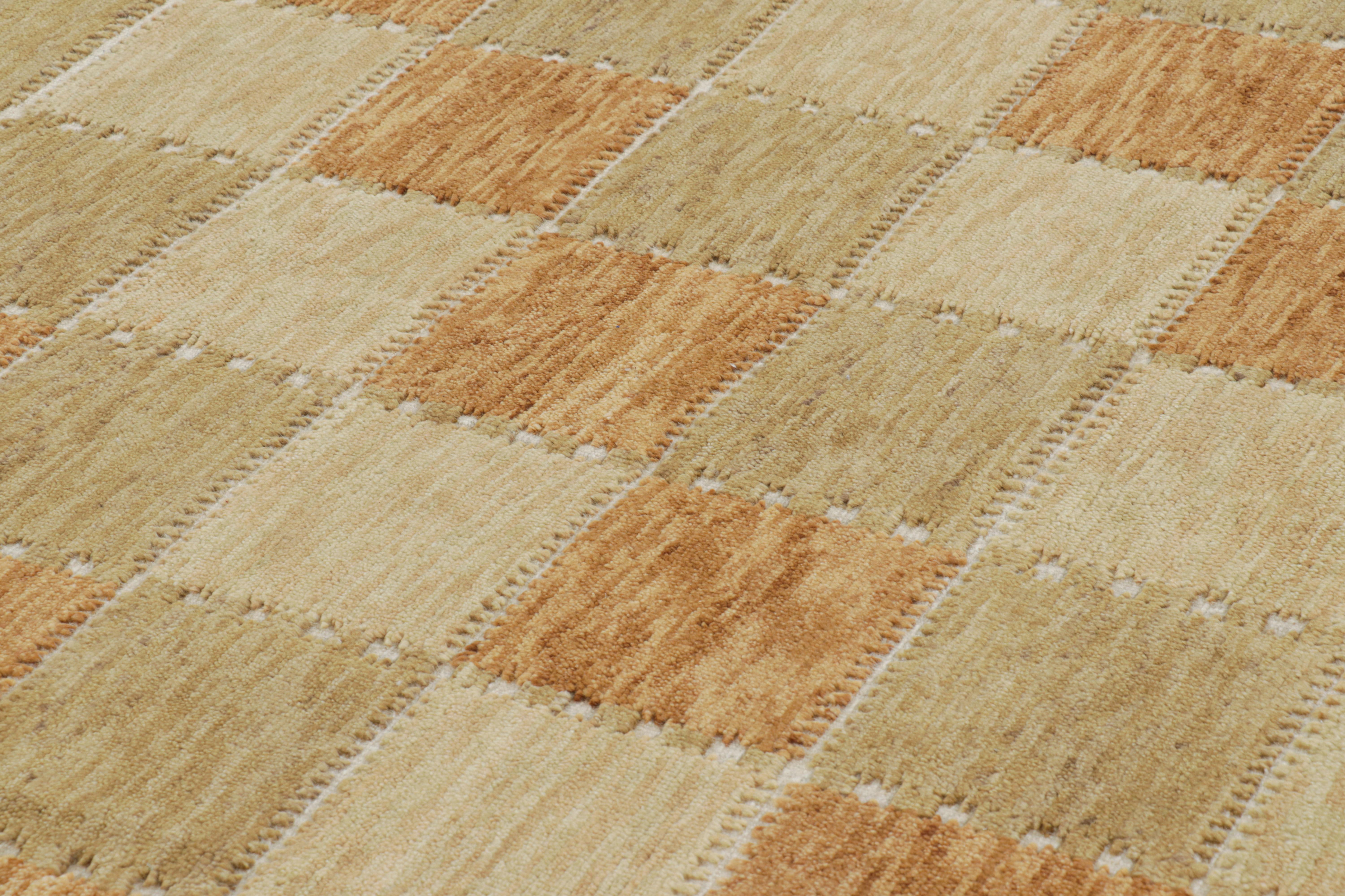 Moderno Tappeto in stile scandinavo Rug & Kilim con motivo geometrico beige-marrone e ruggine in vendita