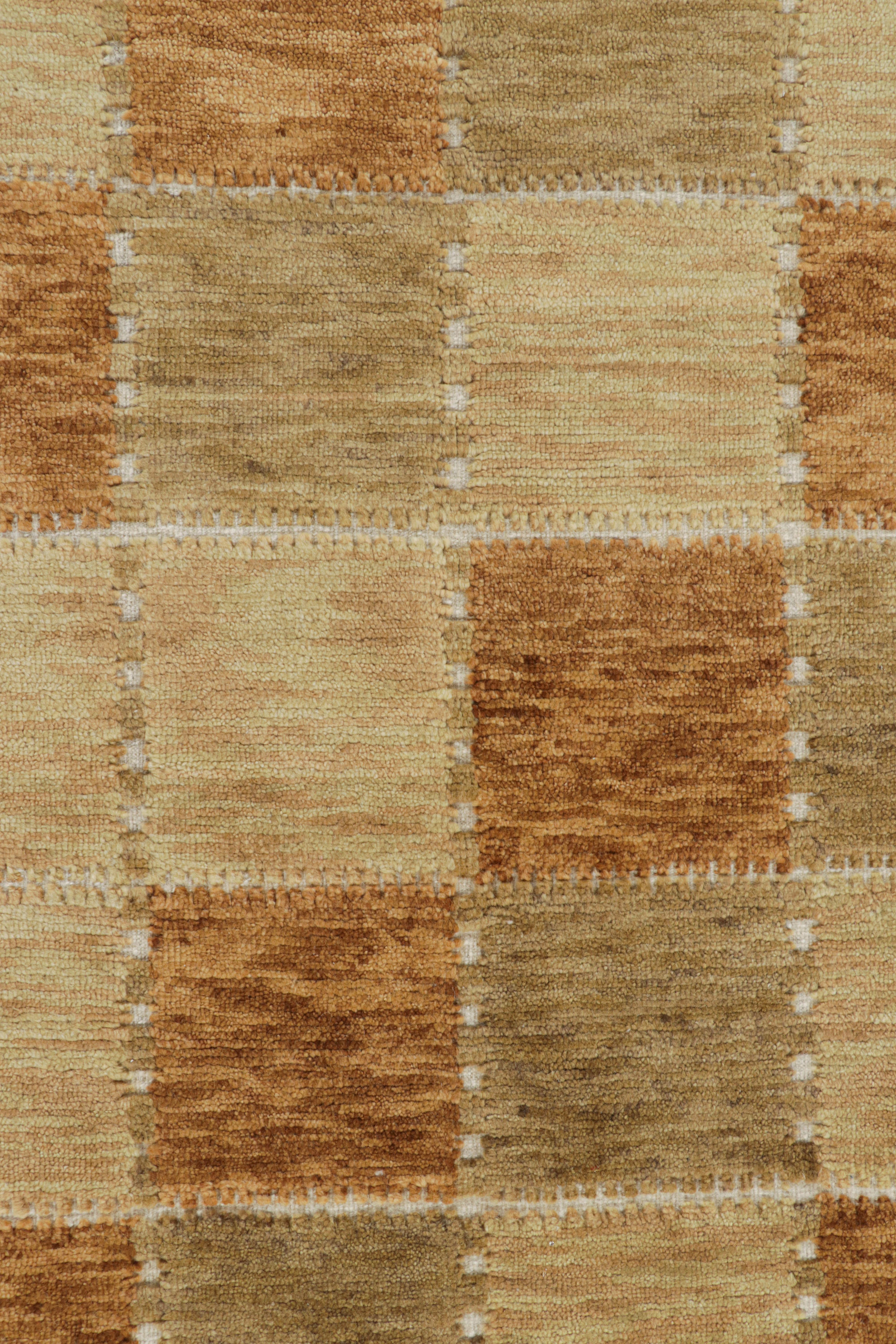 Tappeto in stile scandinavo Rug & Kilim con motivo geometrico beige-marrone e ruggine In condizioni Nuovo in vendita a Long Island City, NY