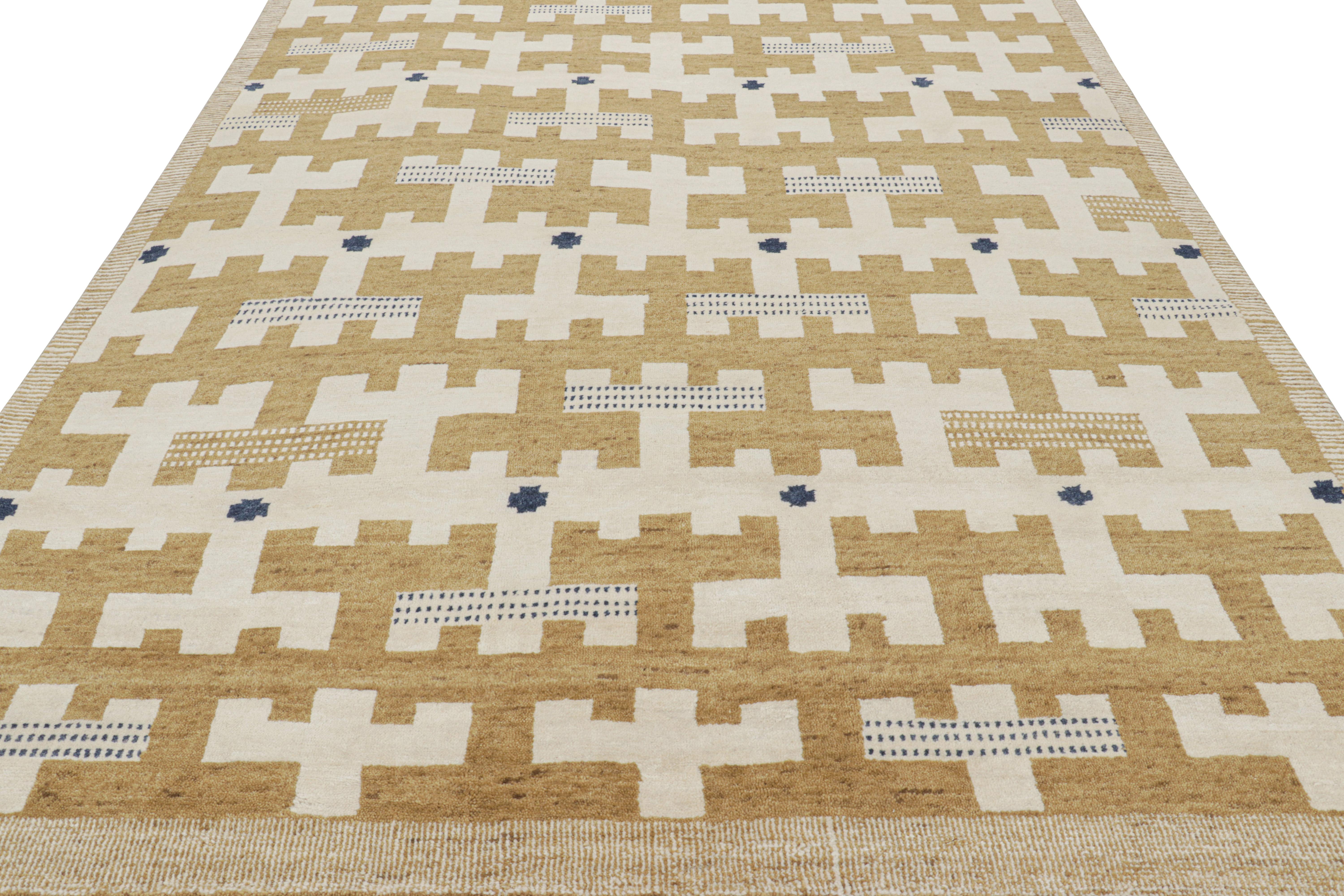 Rug & Kilim's Teppich im skandinavischen Stil in Beige-Braun und Weiß mit geometrischen Mustern (Indisch) im Angebot