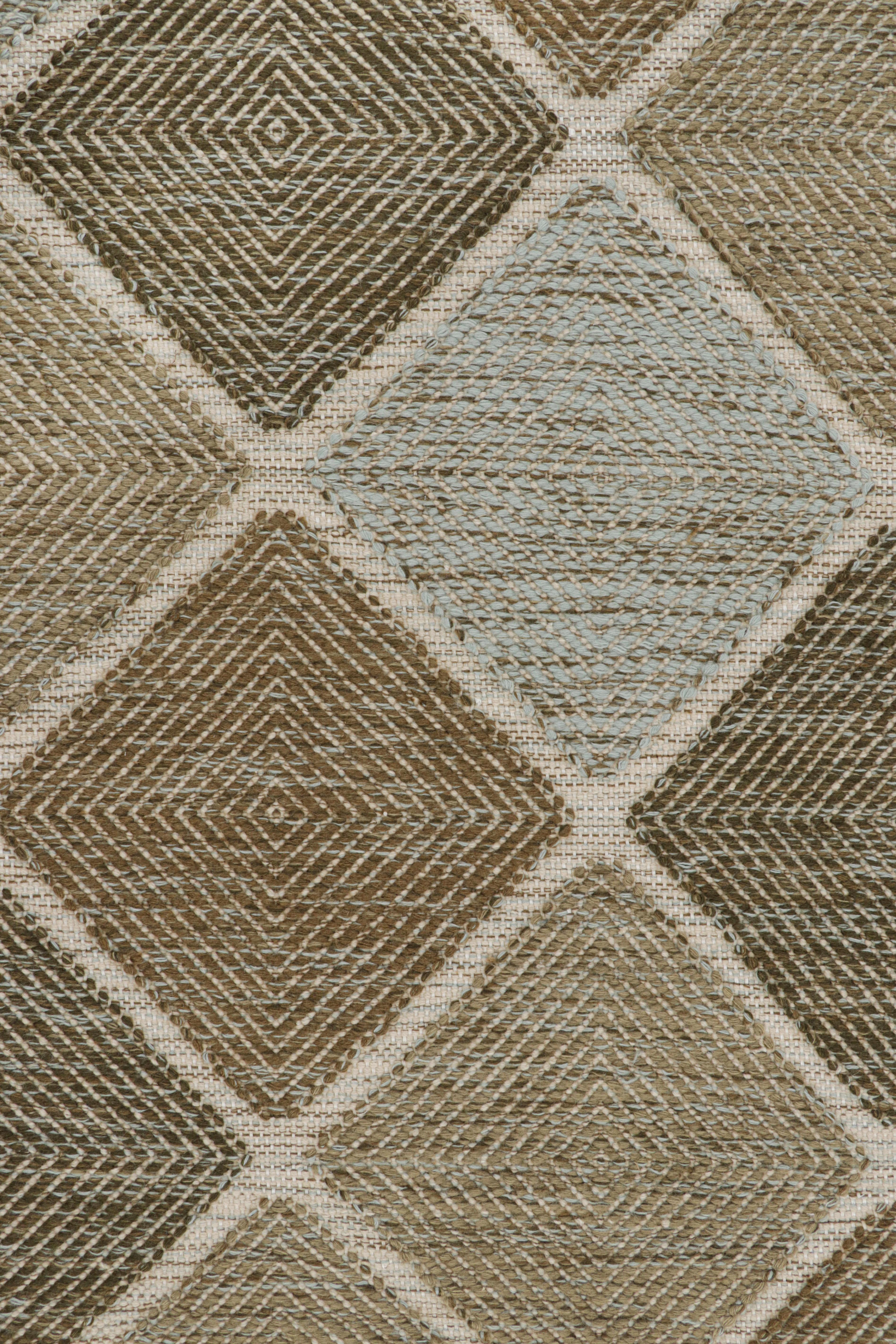 Moderne Rug & Kilim's Scandinavian Style Rug in Beige-Brown & Blue Diamond Patterns (Tapis de style scandinave à motifs de diamants beige-brun et bleu) en vente