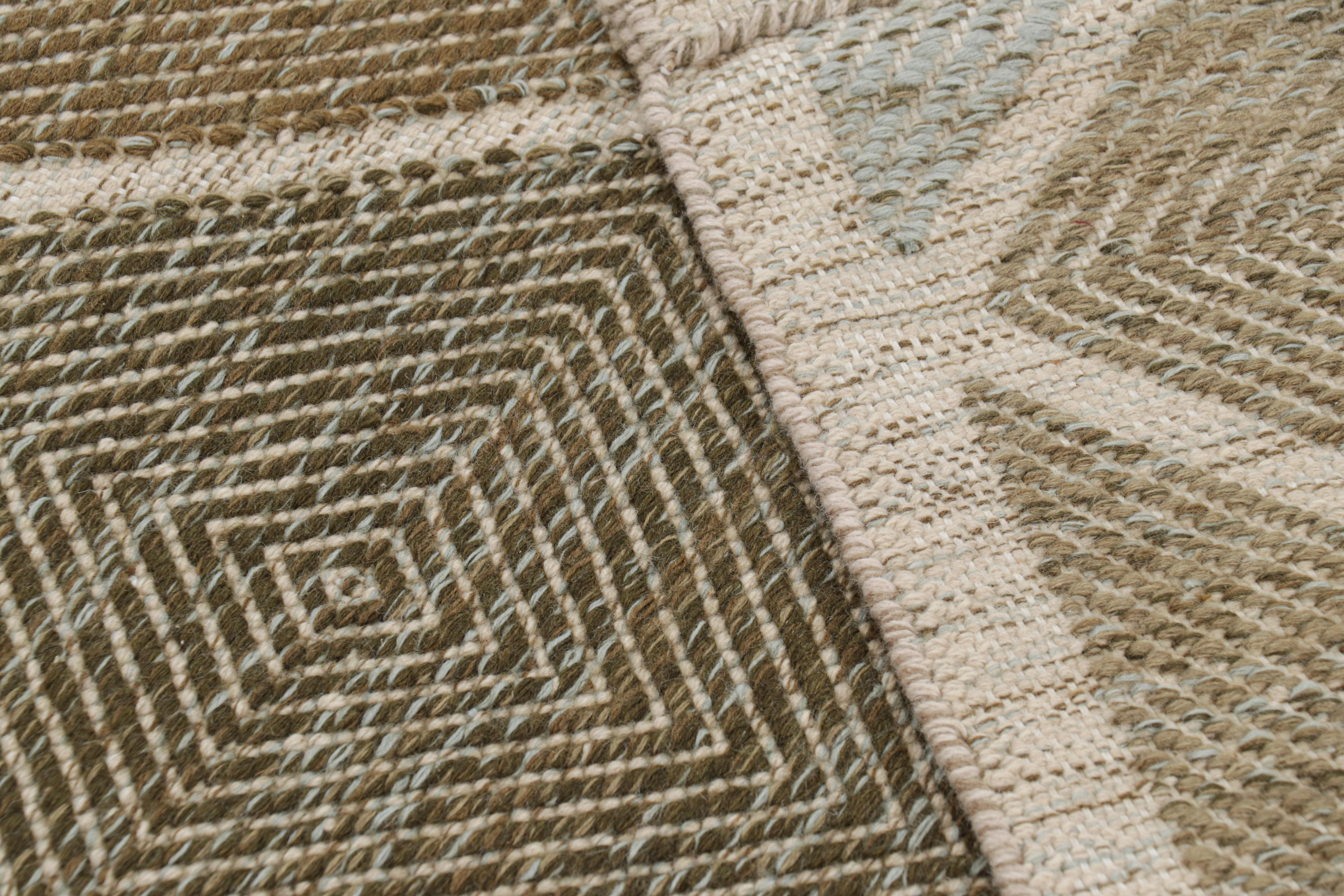 XXIe siècle et contemporain Rug & Kilim's Scandinavian Style Rug in Beige-Brown & Blue Diamond Patterns (Tapis de style scandinave à motifs de diamants beige-brun et bleu) en vente