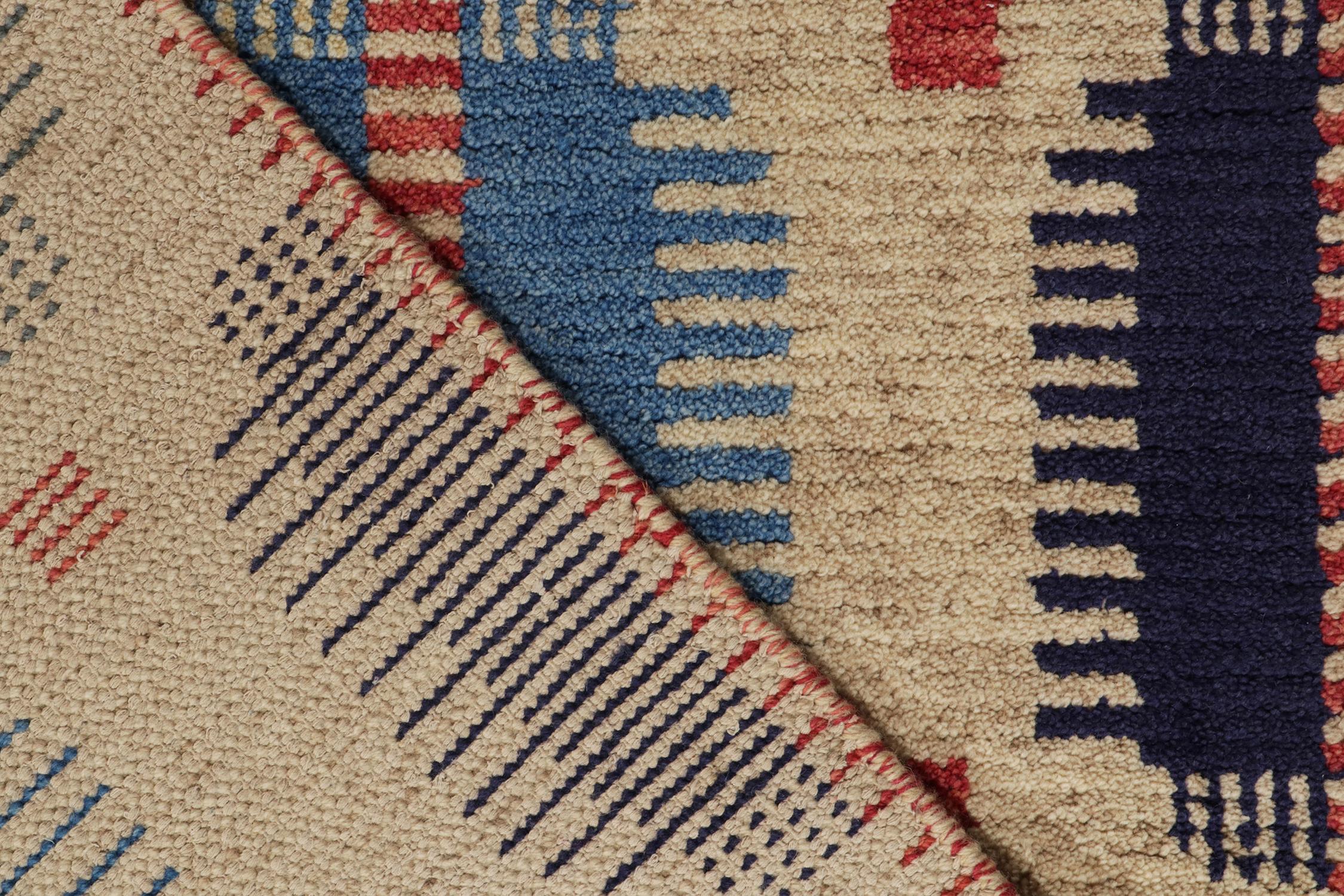 Rug & Kilim's Teppich im skandinavischen Stil in Beige-Braun, Blau Geometrisches Muster im Zustand „Neu“ im Angebot in Long Island City, NY
