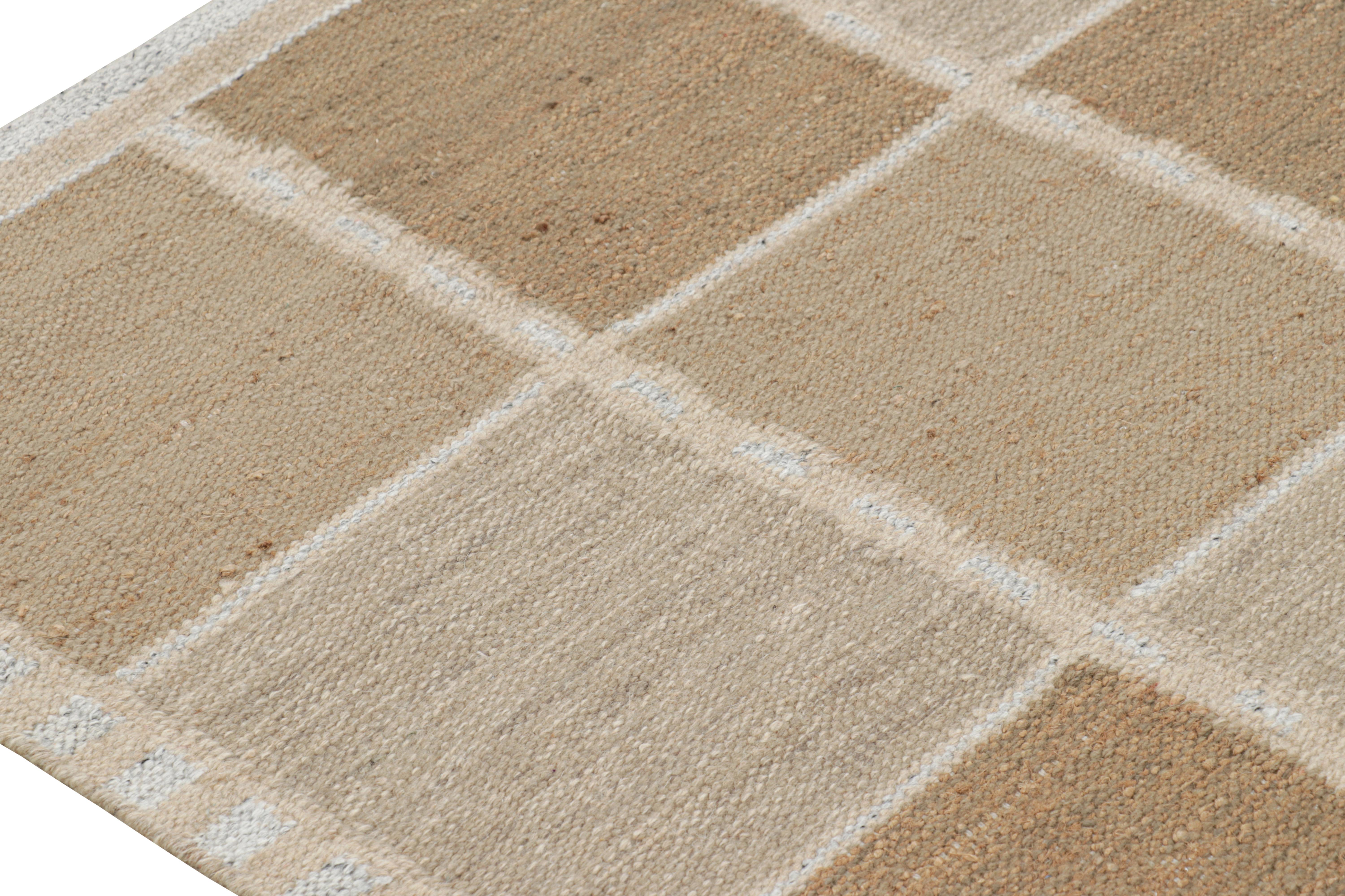 Rug & Kilim's Teppich im skandinavischen Stil in Beige-Braun & Creme mit geometrischen Mustern im Zustand „Neu“ im Angebot in Long Island City, NY
