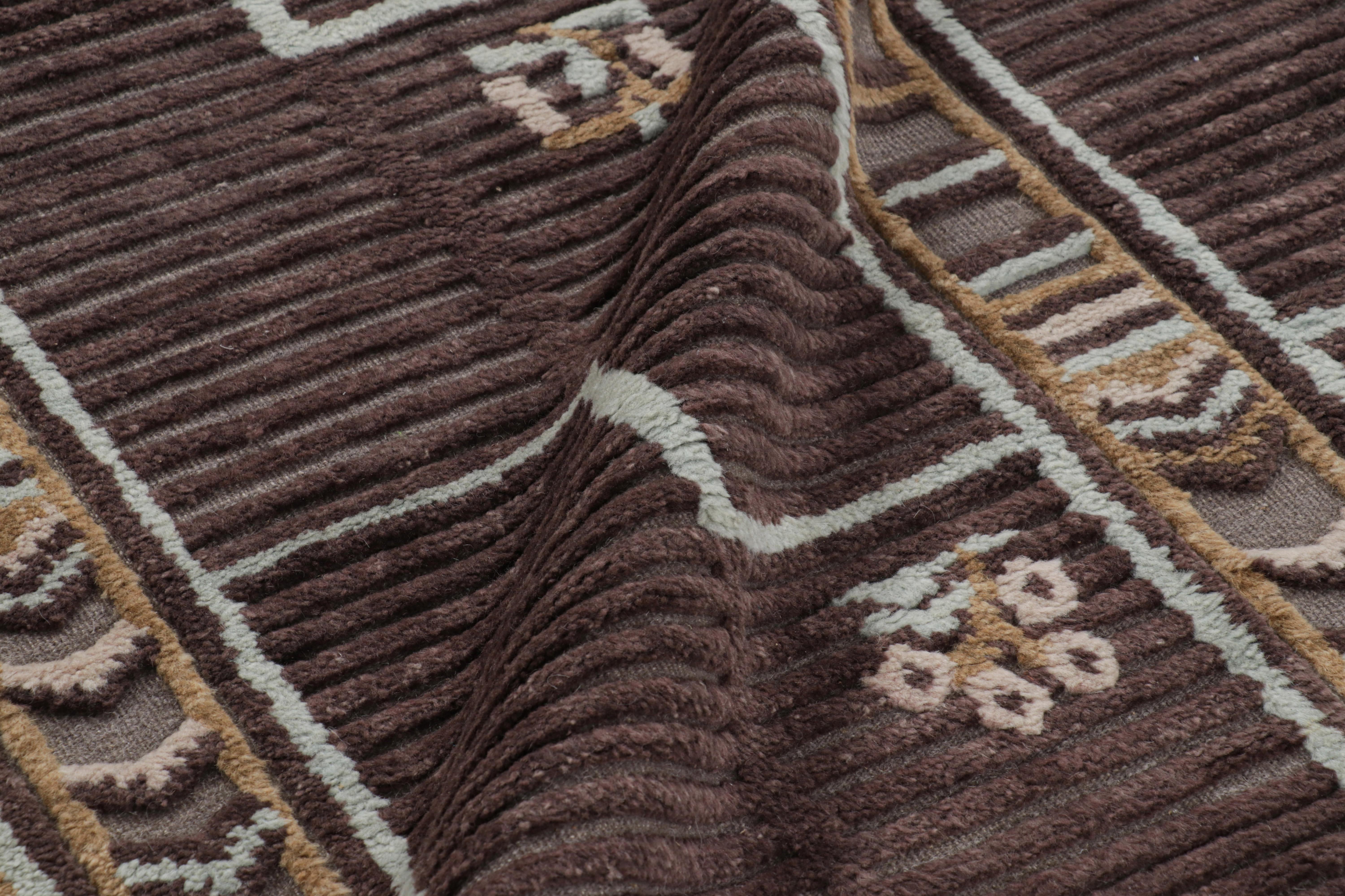 Rug & Kilim's Teppich im skandinavischen Stil in Beige-Braun mit geometrischen Mustern (Moderne) im Angebot