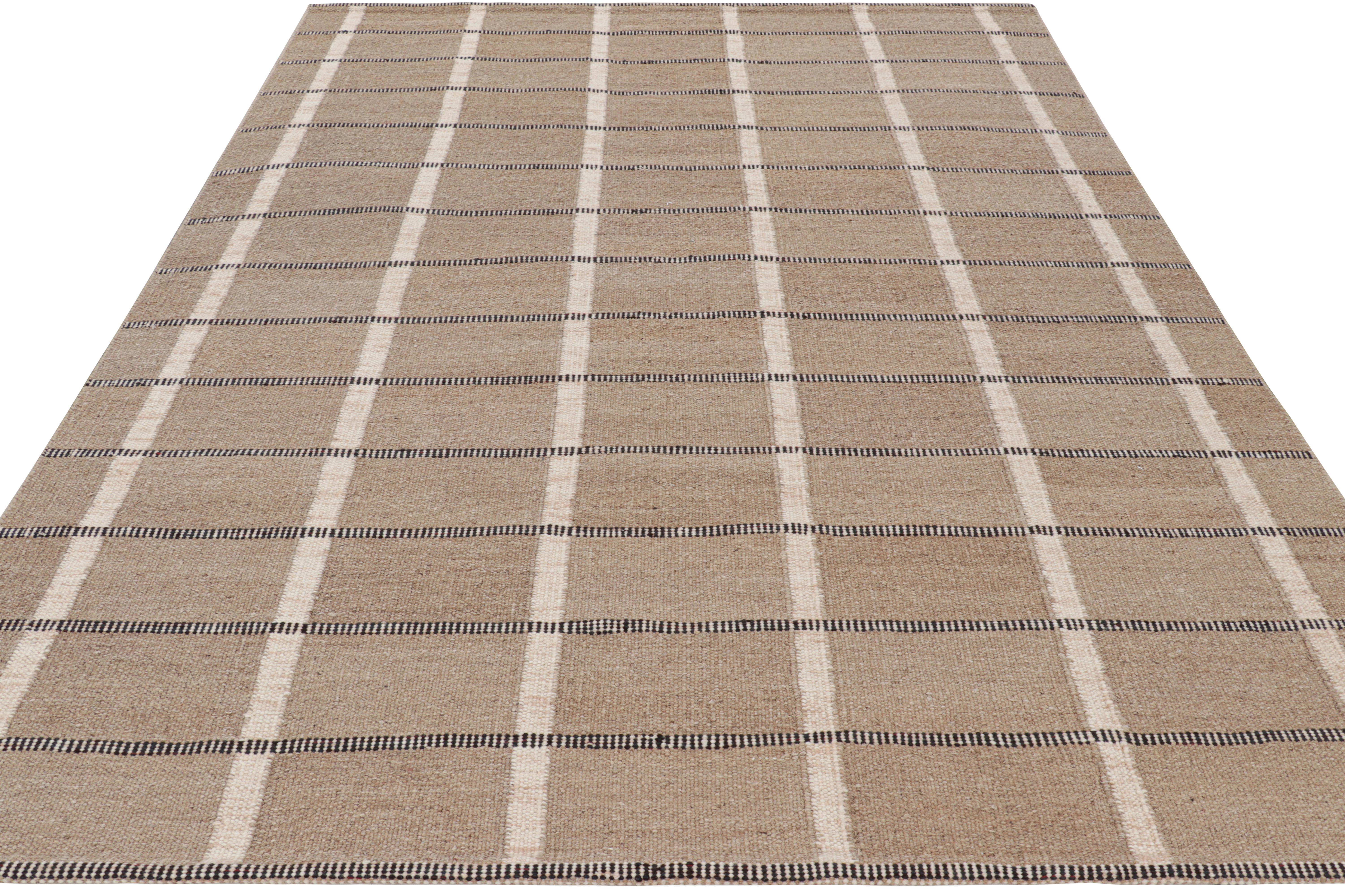 Rug & Kilim's Teppich im skandinavischen Stil in Beige-Braun mit geometrischen Mustern (Indisch) im Angebot