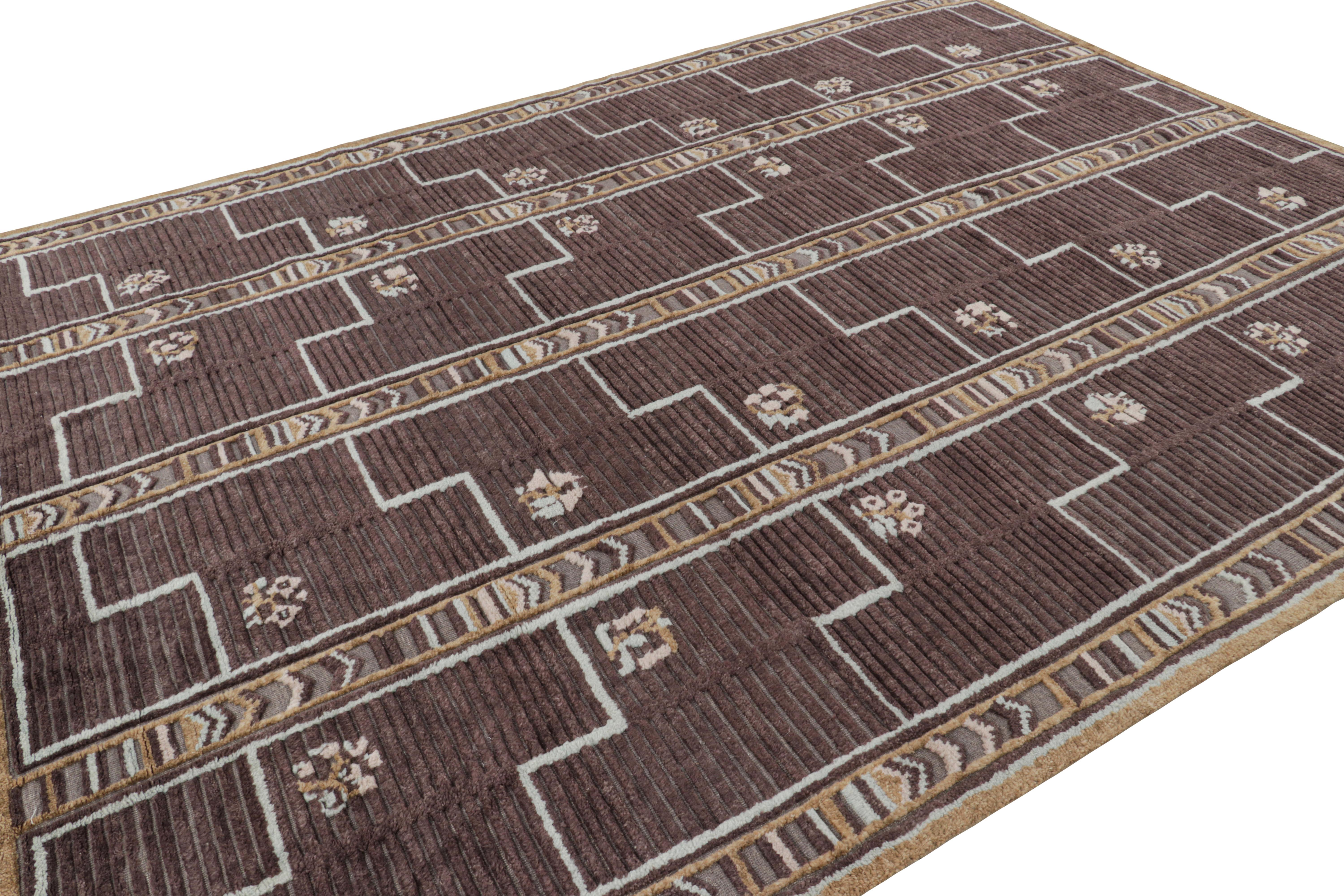 Rug & Kilim's Teppich im skandinavischen Stil in Beige-Braun mit geometrischen Mustern (Handgeknüpft) im Angebot