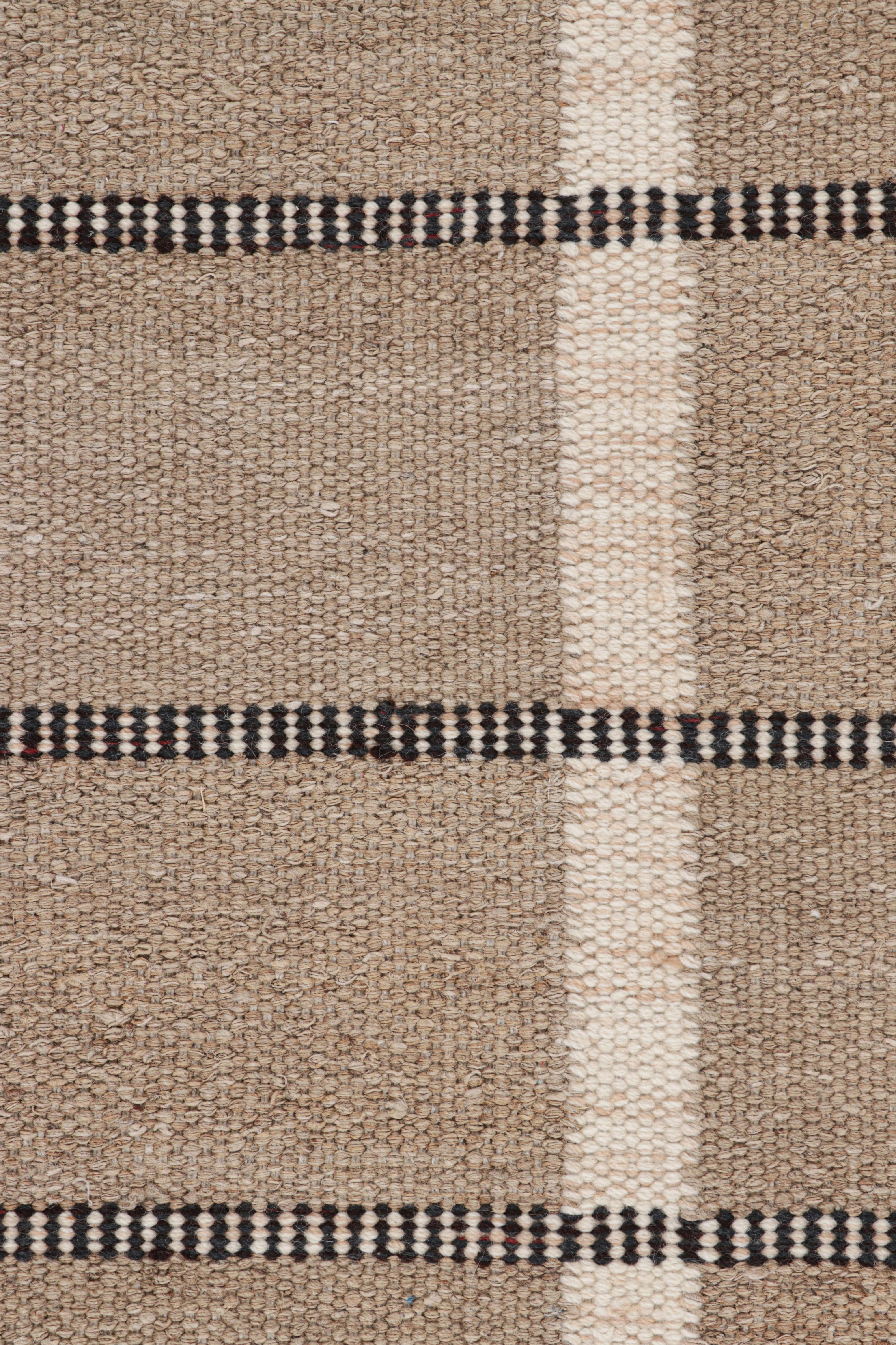 Rug & Kilim's Teppich im skandinavischen Stil in Beige-Braun mit geometrischen Mustern im Zustand „Neu“ im Angebot in Long Island City, NY
