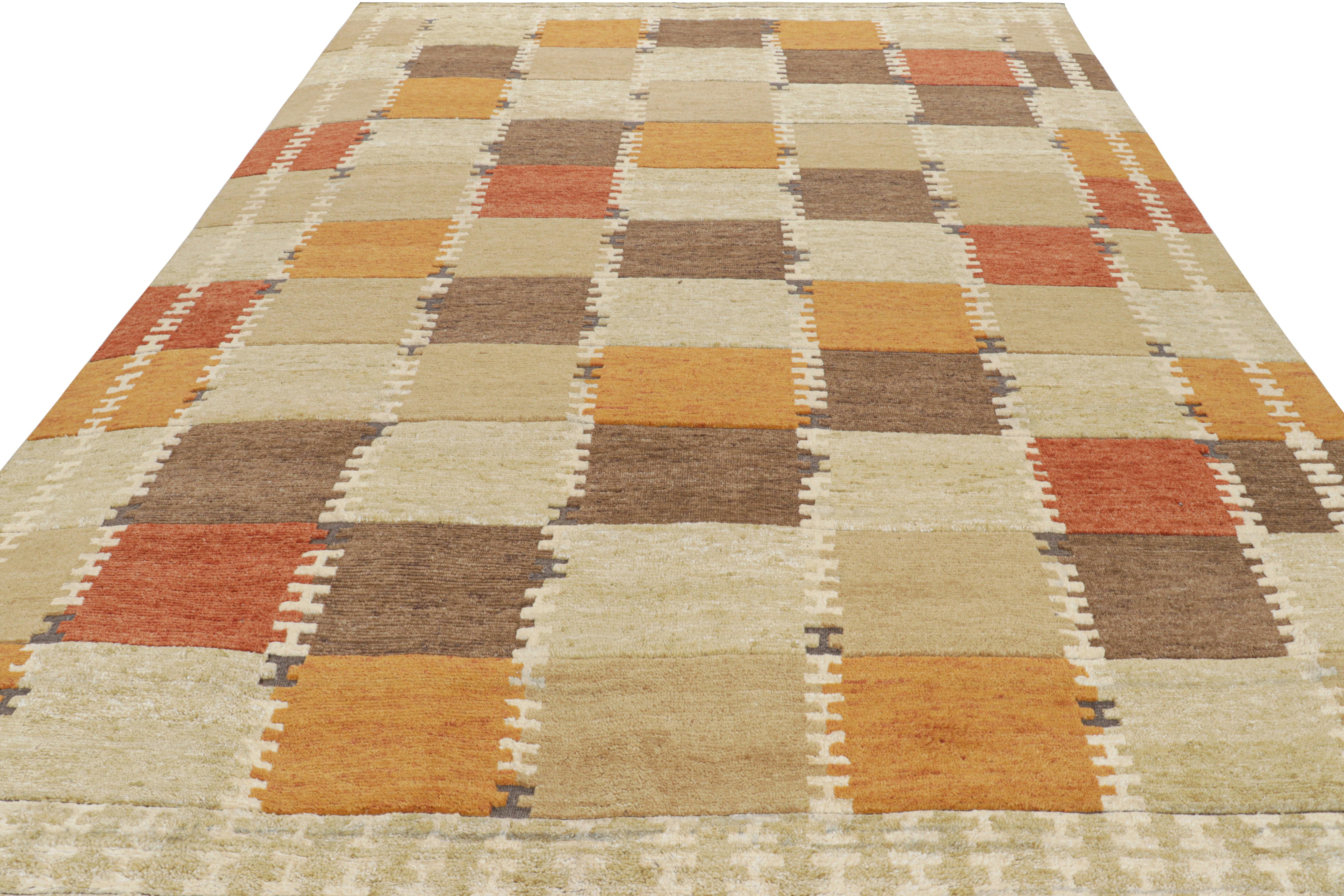 Indiano Rug & Kilim è un tappeto in stile scandinavo con motivo geometrico beige-marrone, oro e rosso. in vendita