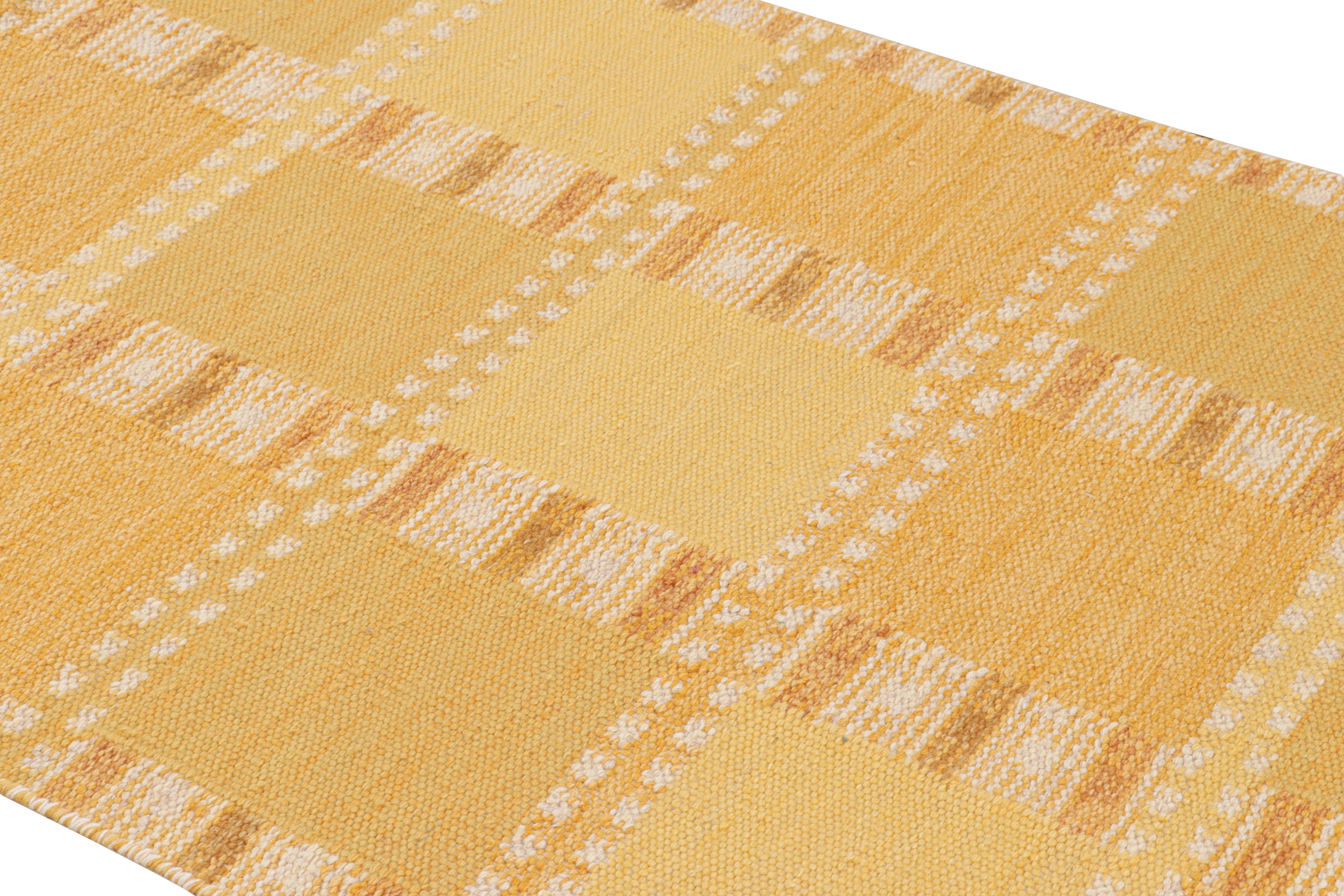 Ce kilim scandinave 4x6, tissé à la main en laine, issu de notre célèbre texture de tissage plat de la collection titrée et primée, bénéficie de la finesse de l'esthétique suédoise avec un motif géométrique. 

Sur le design : 

Les admirateurs de